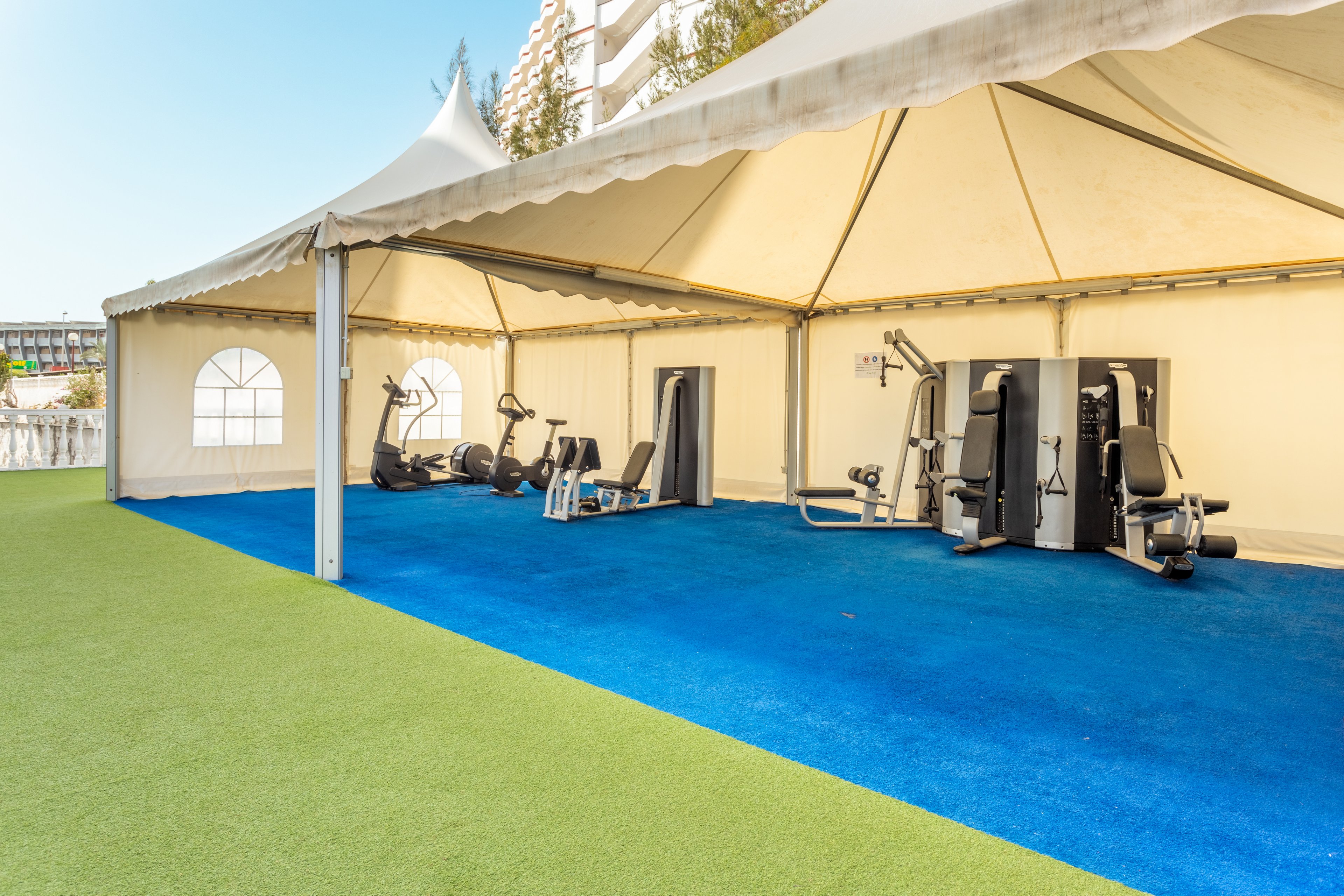 Green Field Aparthotel