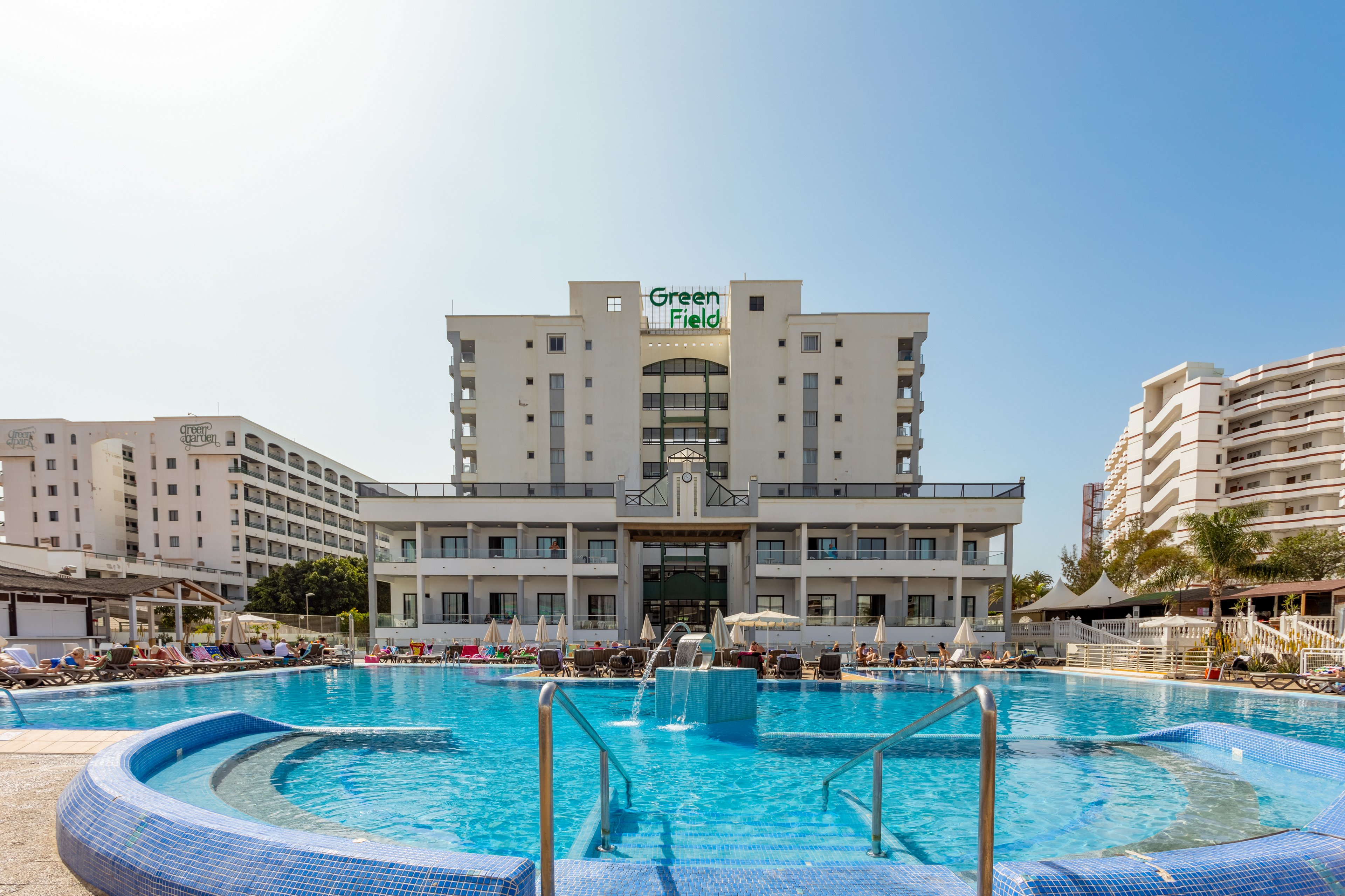 Green Field Aparthotel