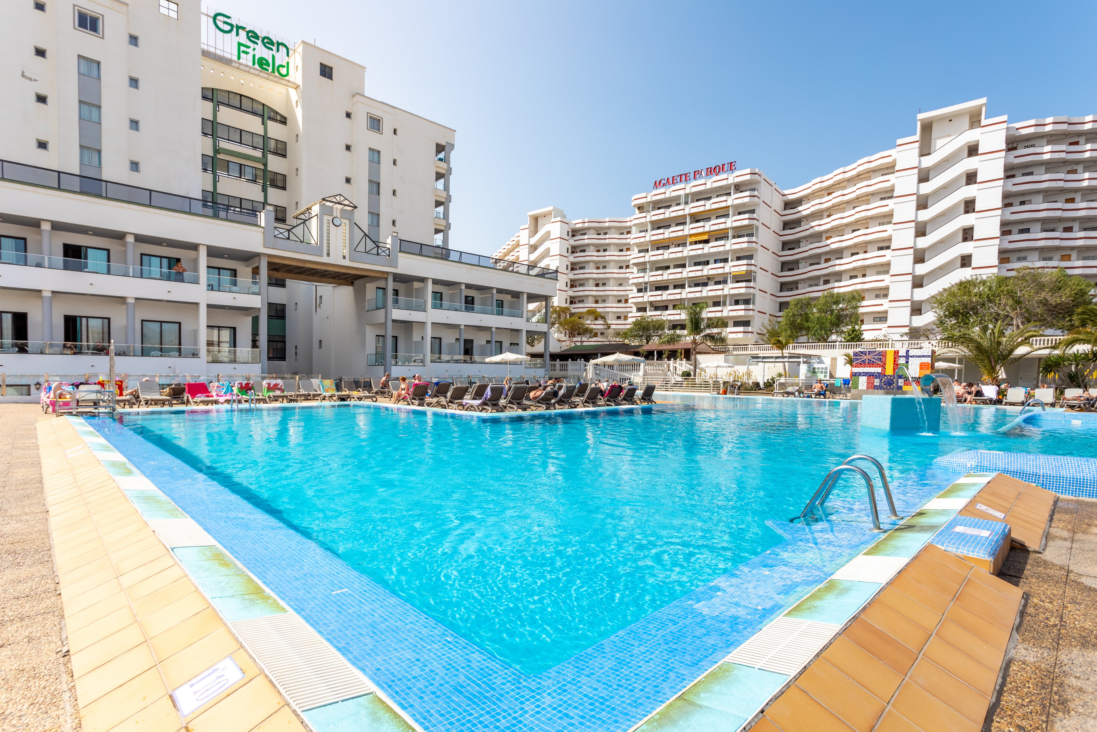 Green Field Aparthotel