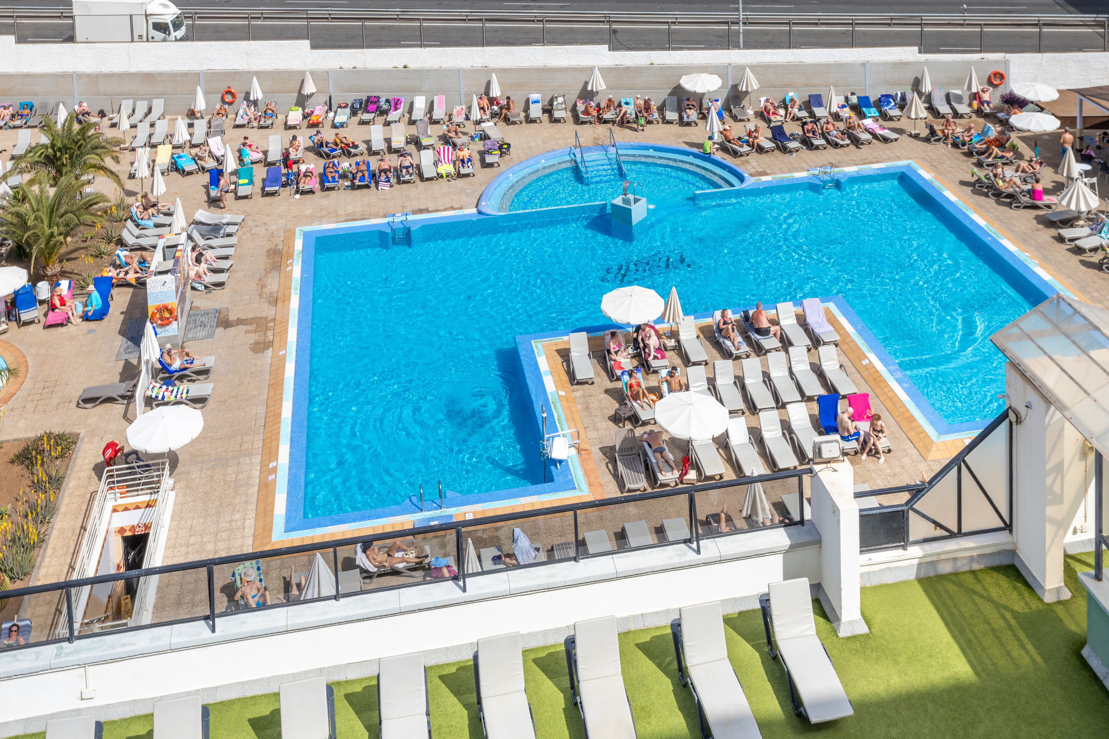 Green Field Aparthotel