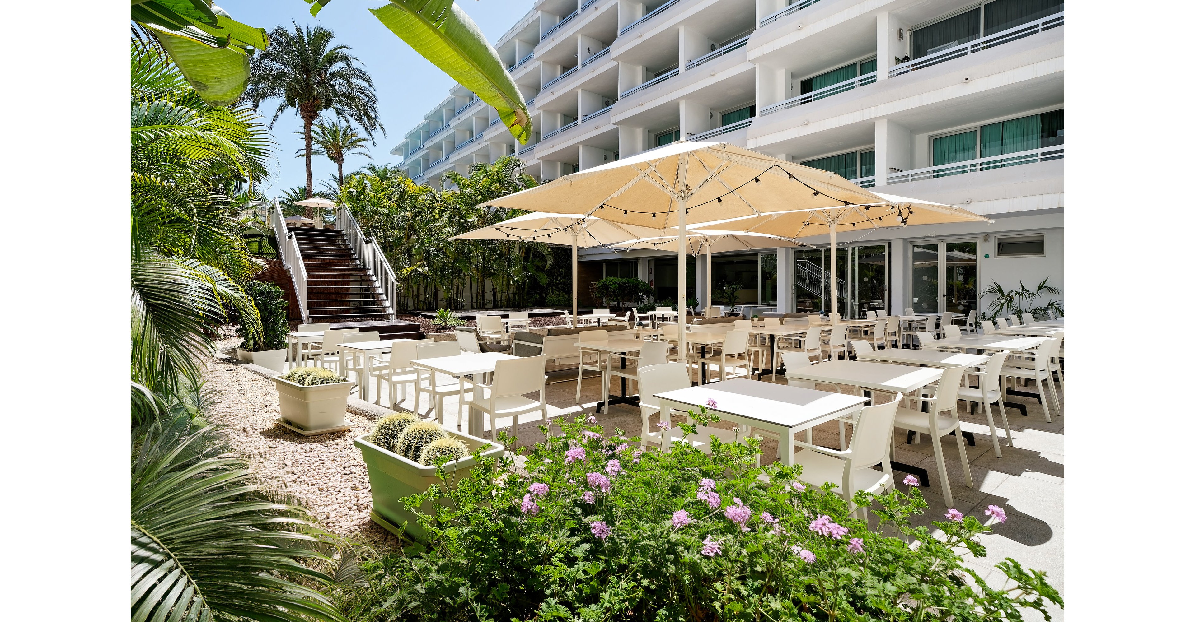 Hotel Akeah Broncemar