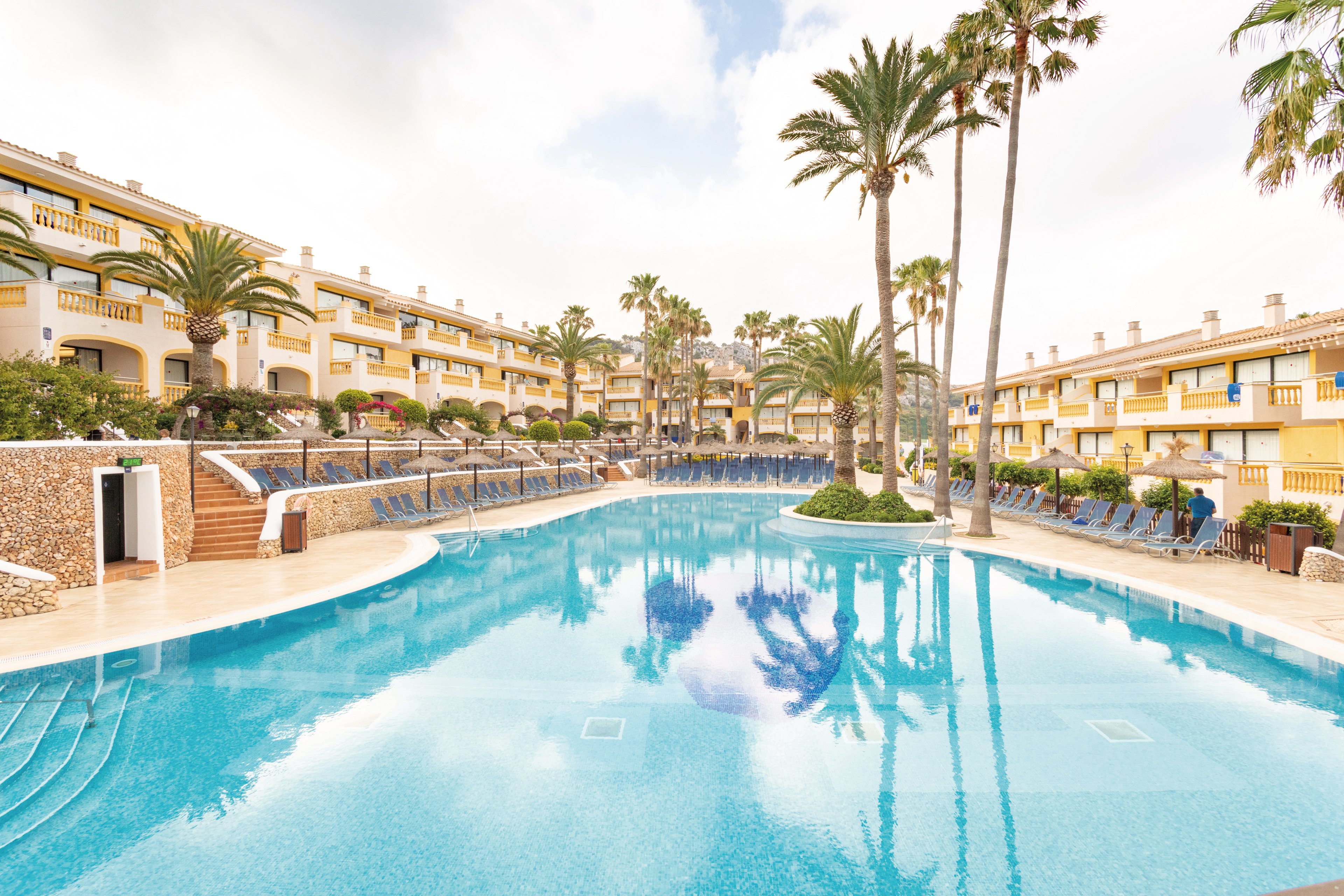 Royal Son Bou Family Club