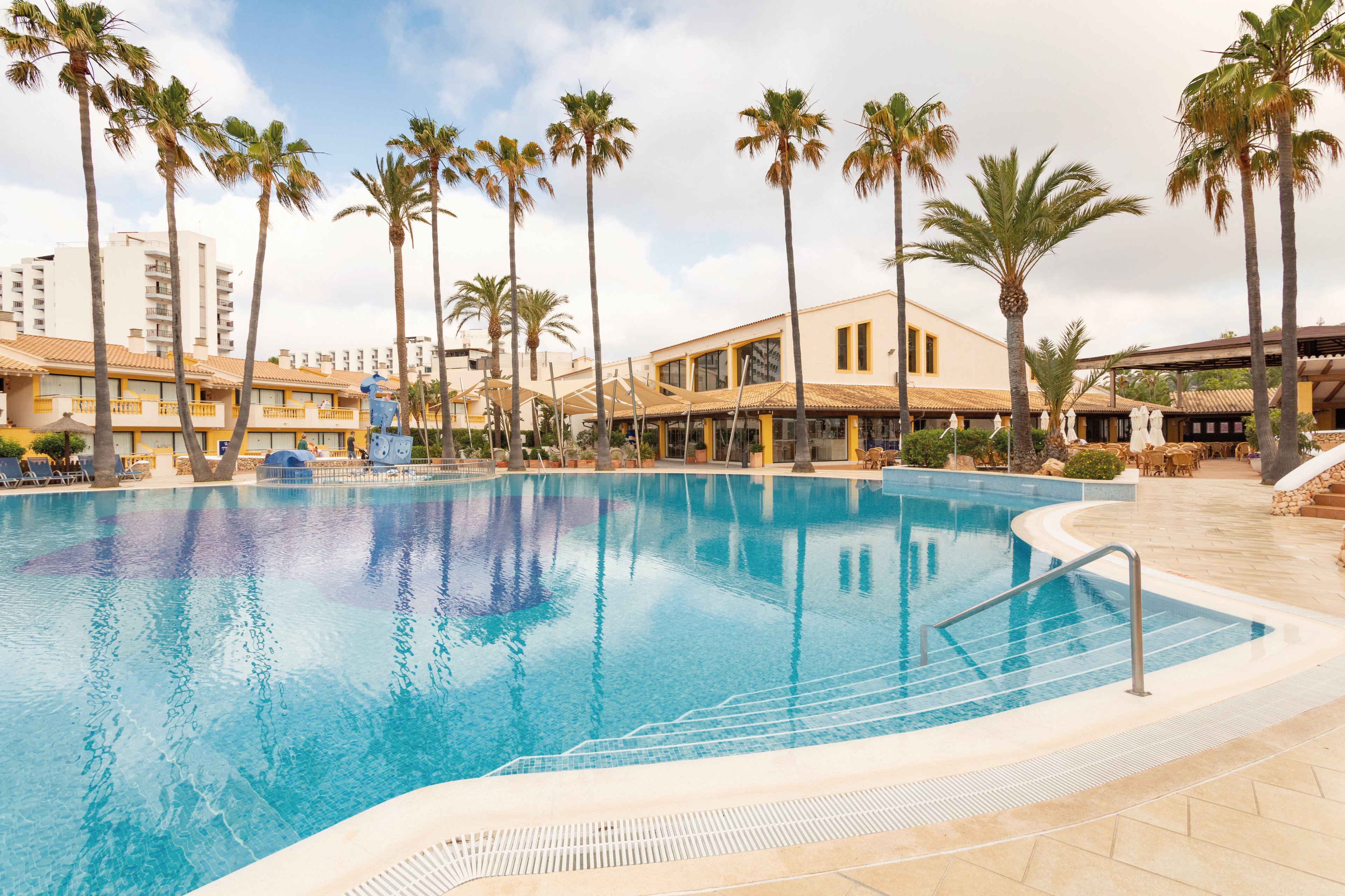 Royal Son Bou Family Club