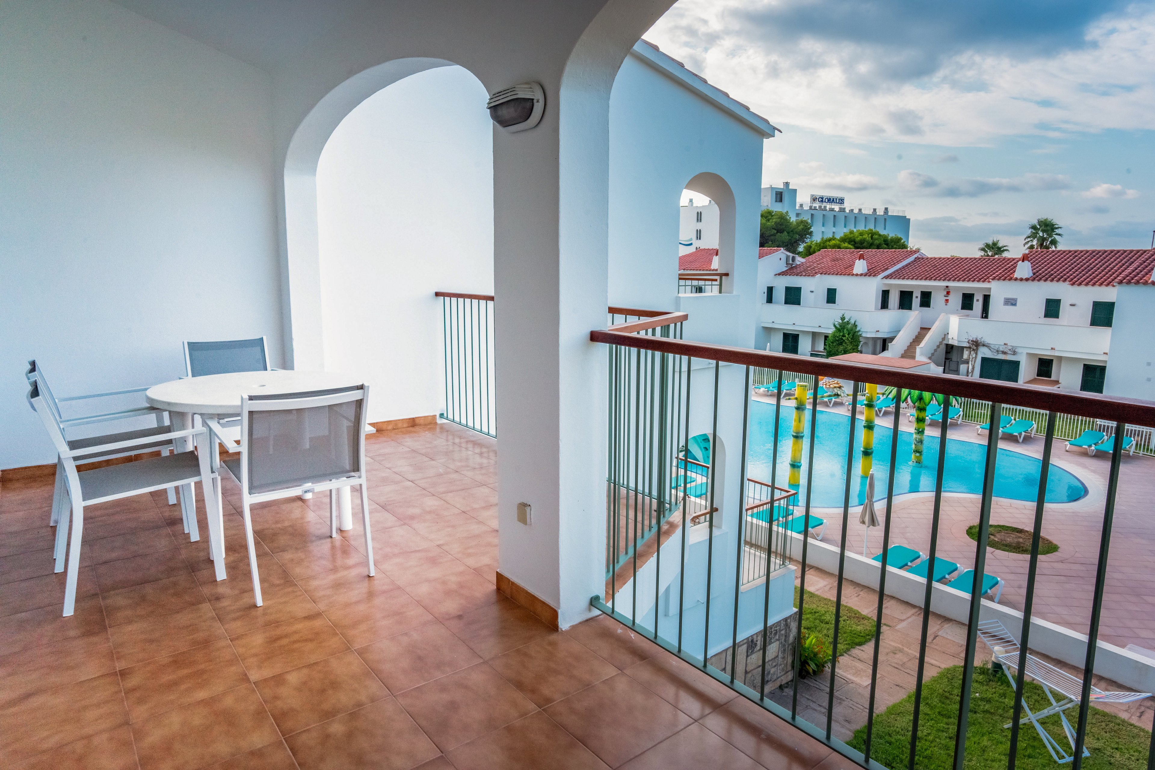 Seth Mestral & Llebeig