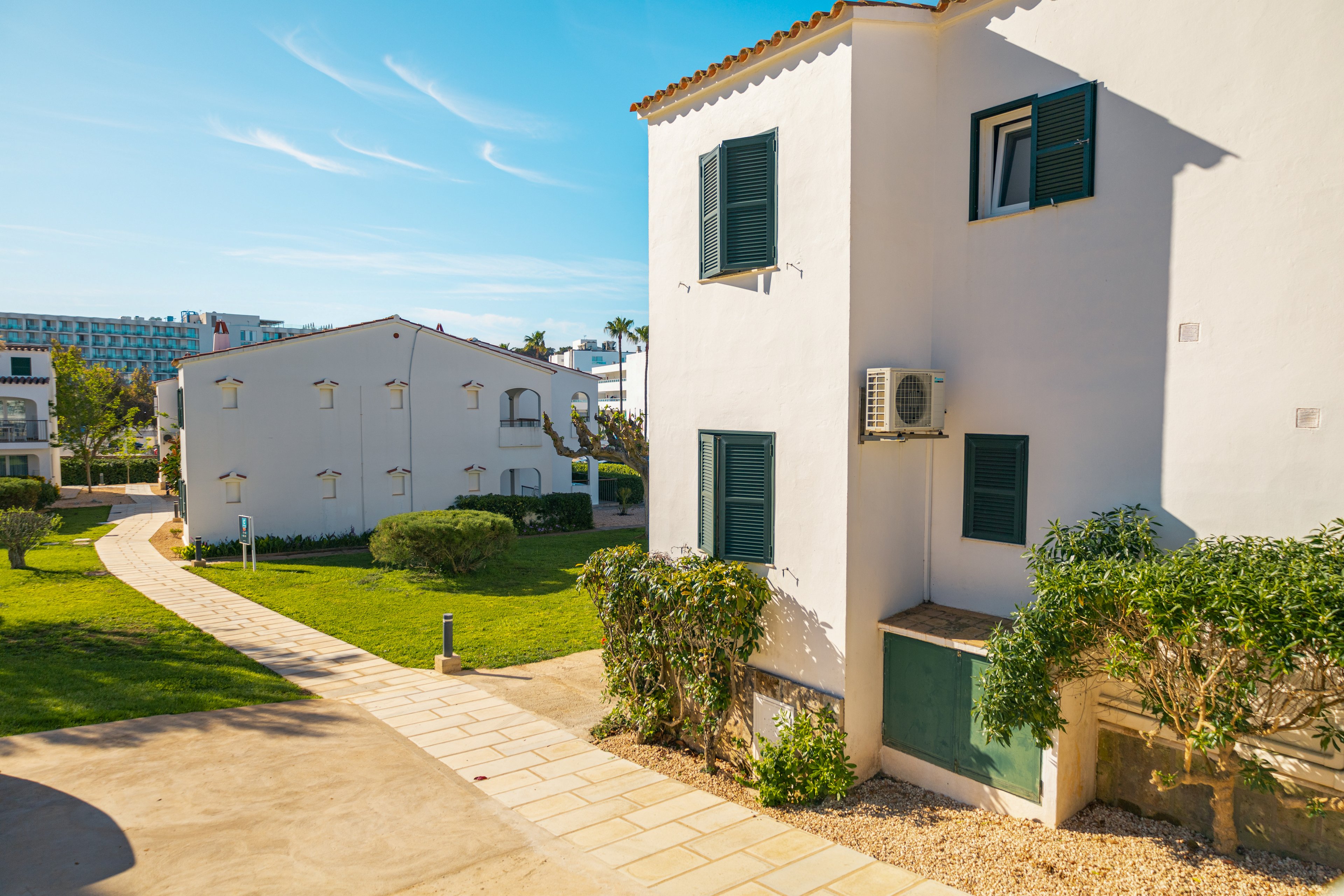 Seth Mestral & Llebeig