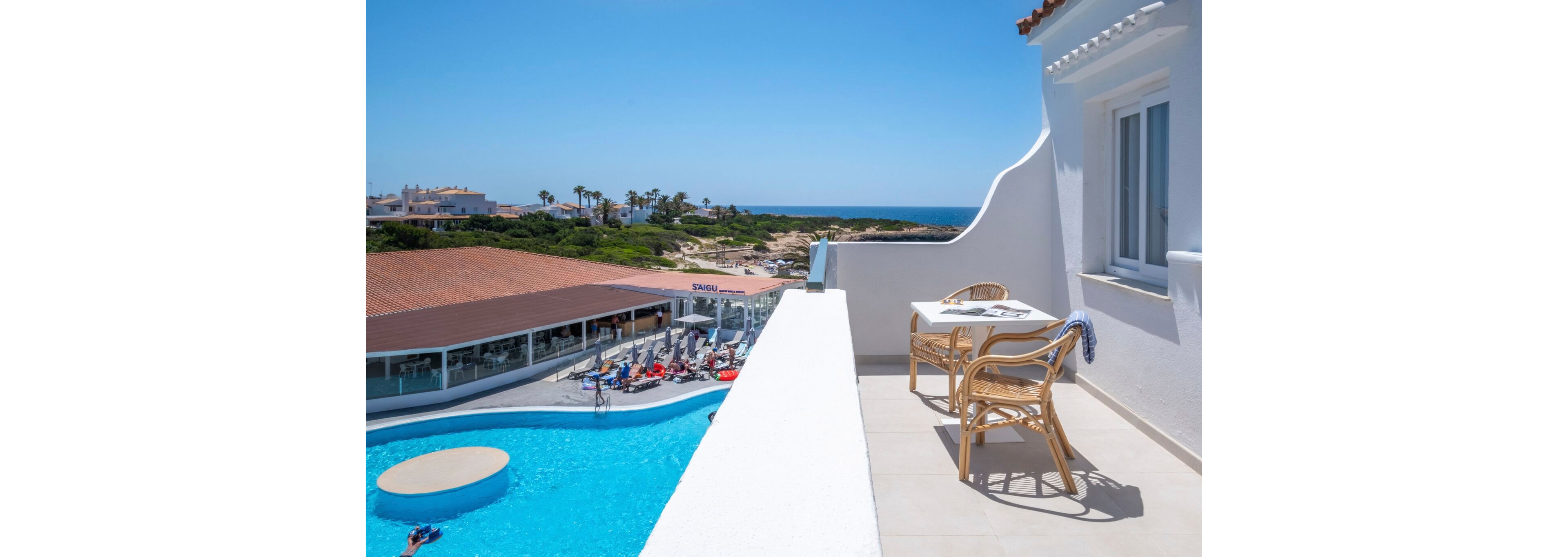 FERGUS Style Carema Beach