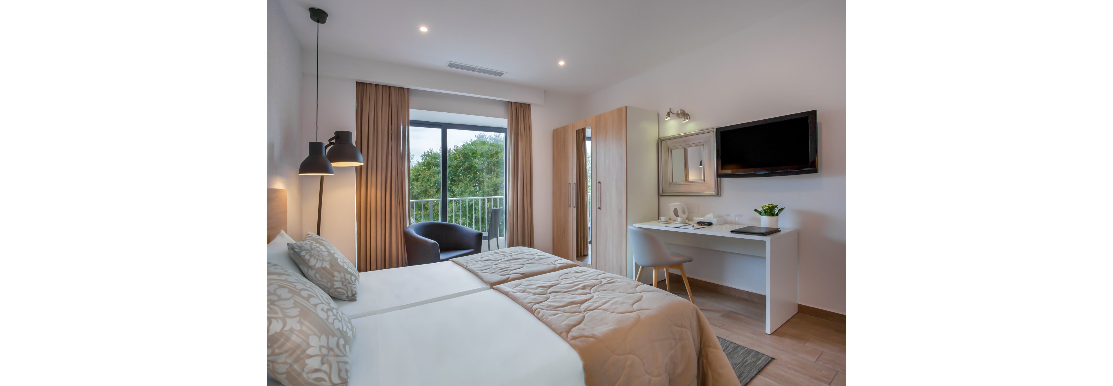 The Plaza and Plaza Regency Hotel and Apartments