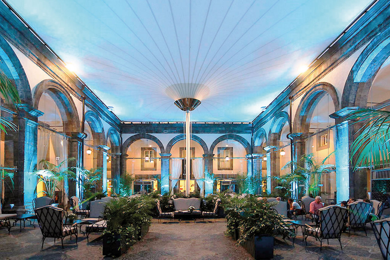 Palazzo Caracciolo Napoli