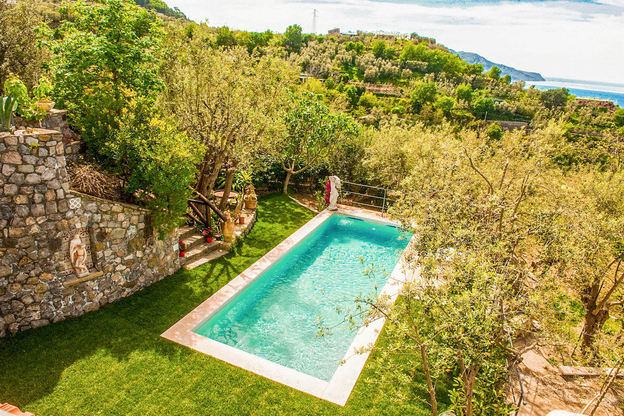 Villa Hillside Retreat