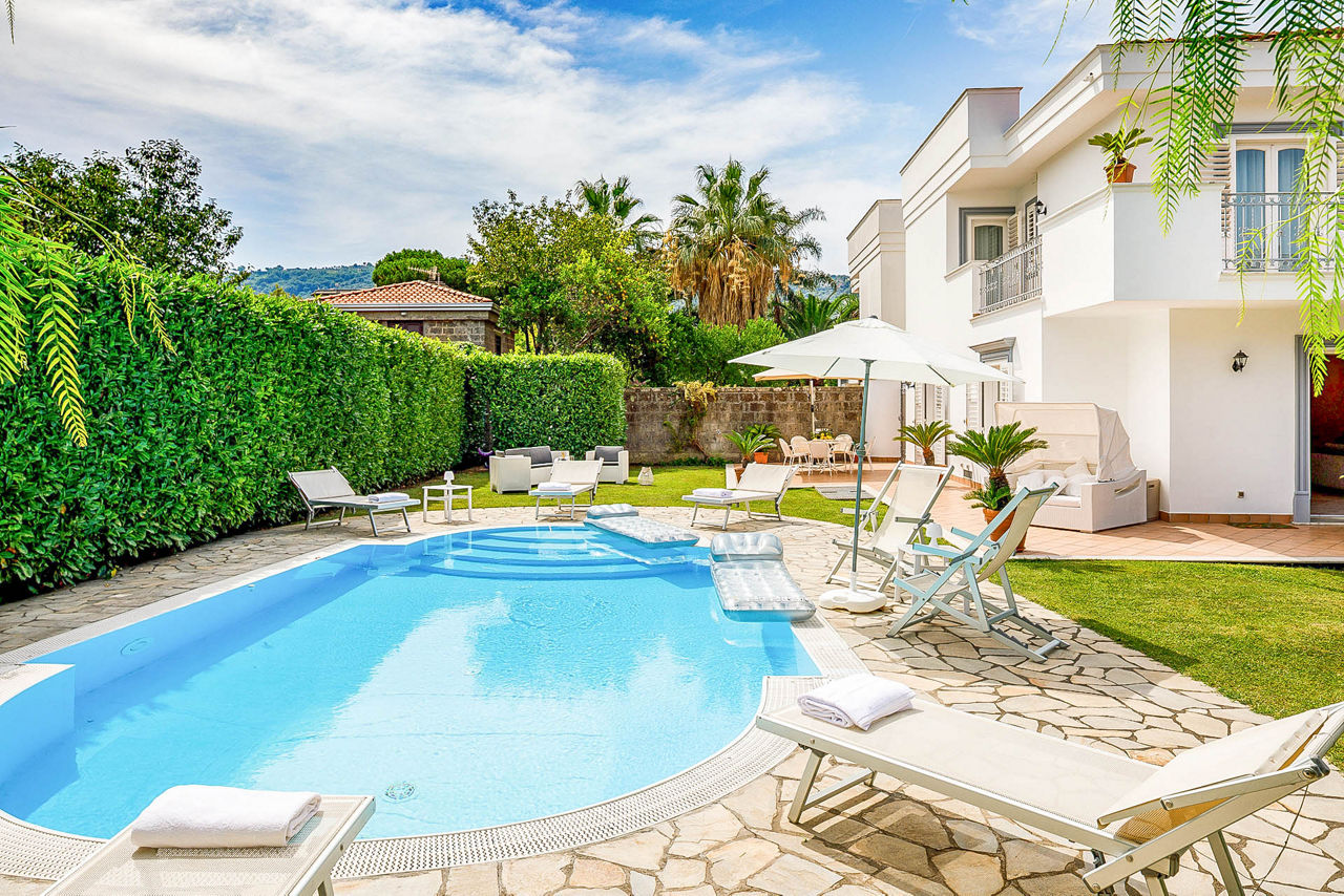 Villa Emerald Courtyard