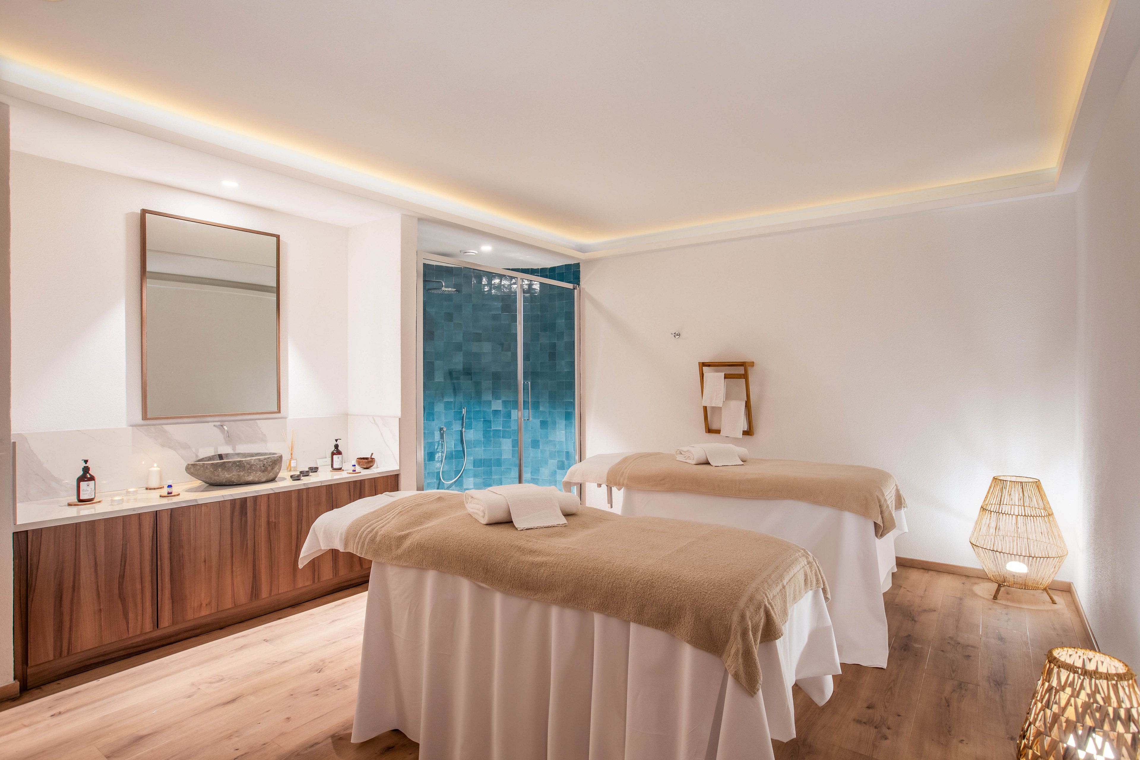 Mangia's Santa Teresa Curio Collection By Hilton