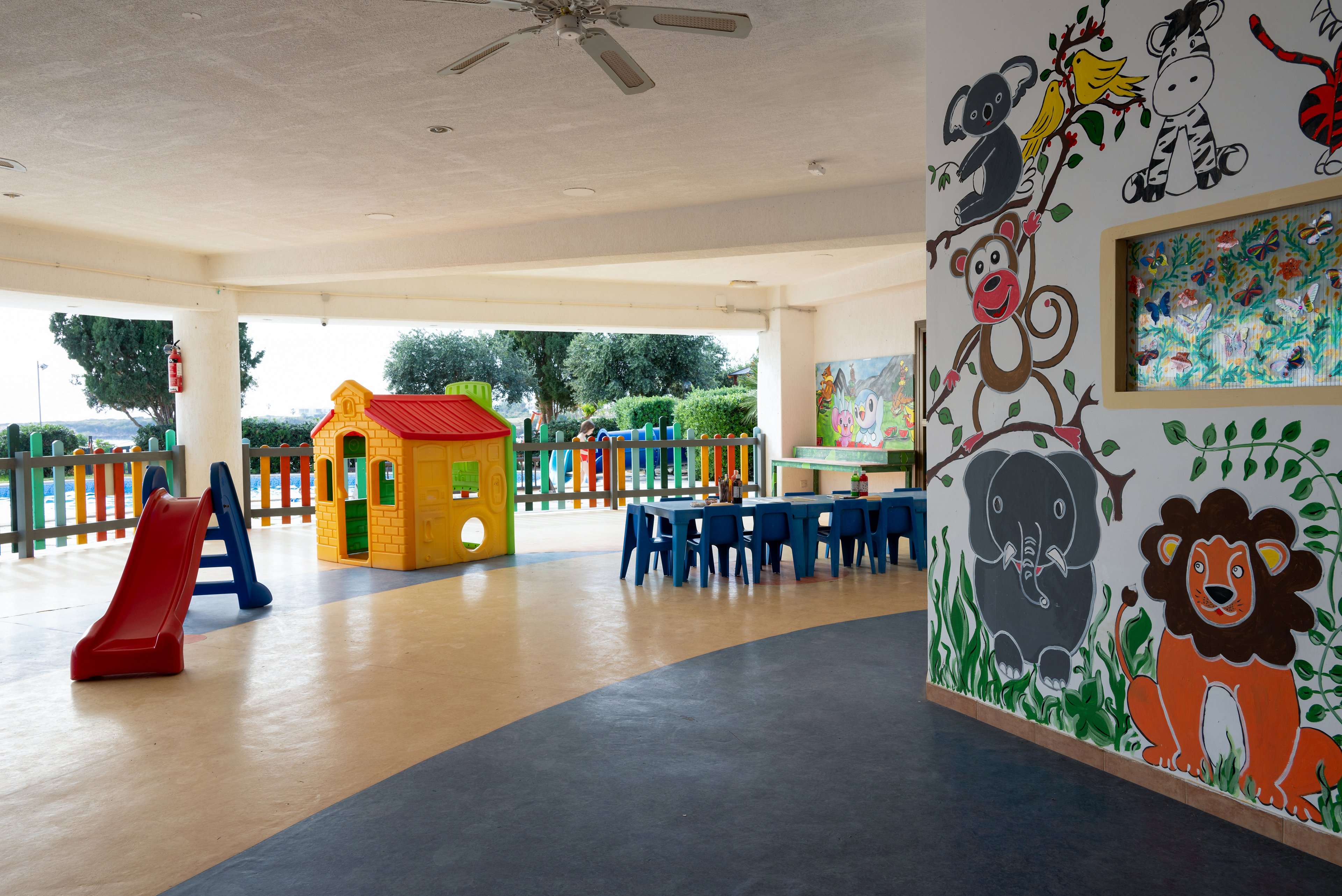 Coral Beach Hotel & Resort