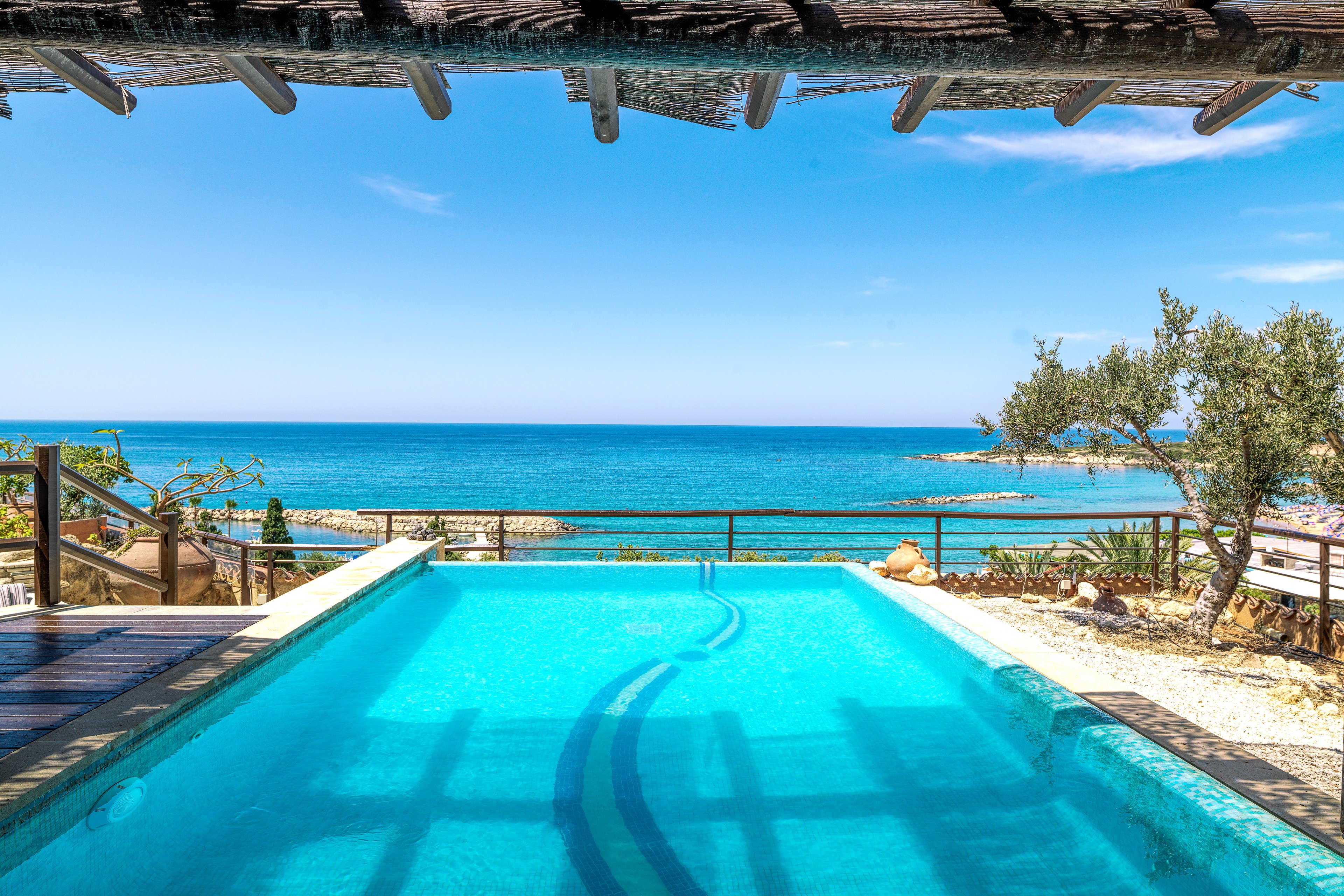 Coral Beach Hotel & Resort