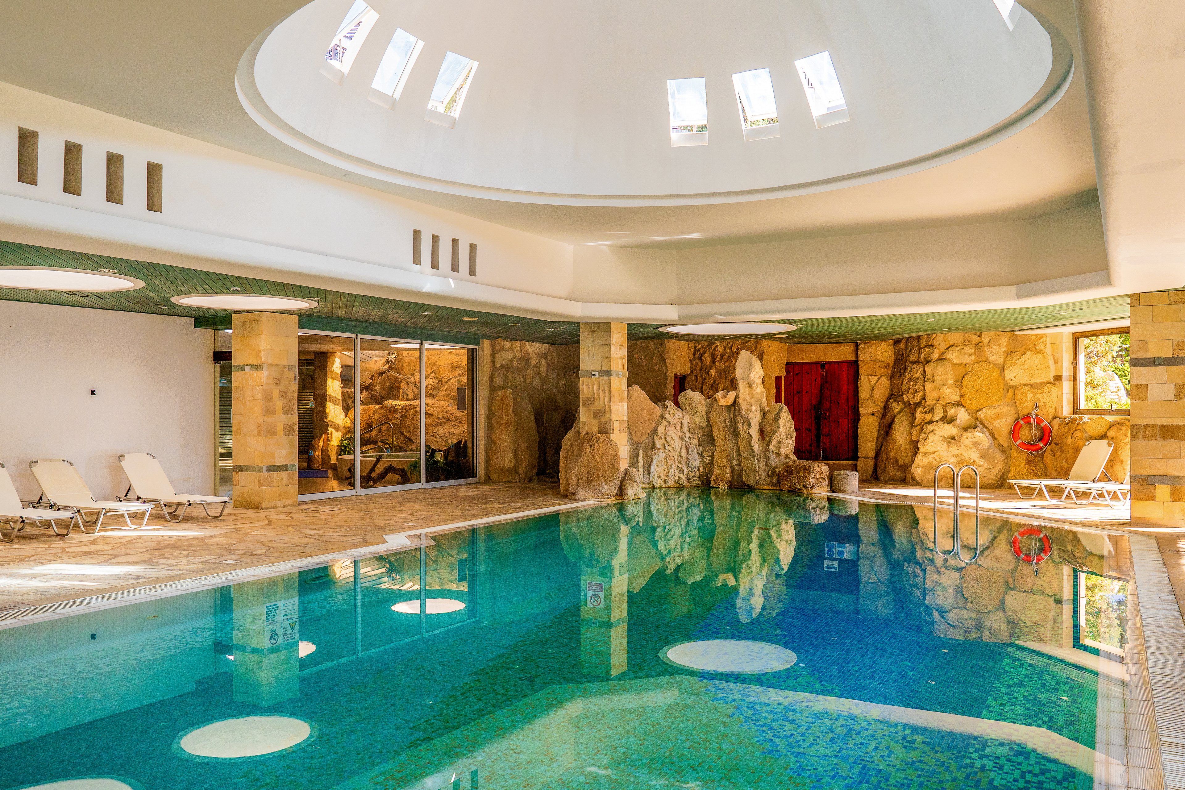 Coral Beach Hotel & Resort