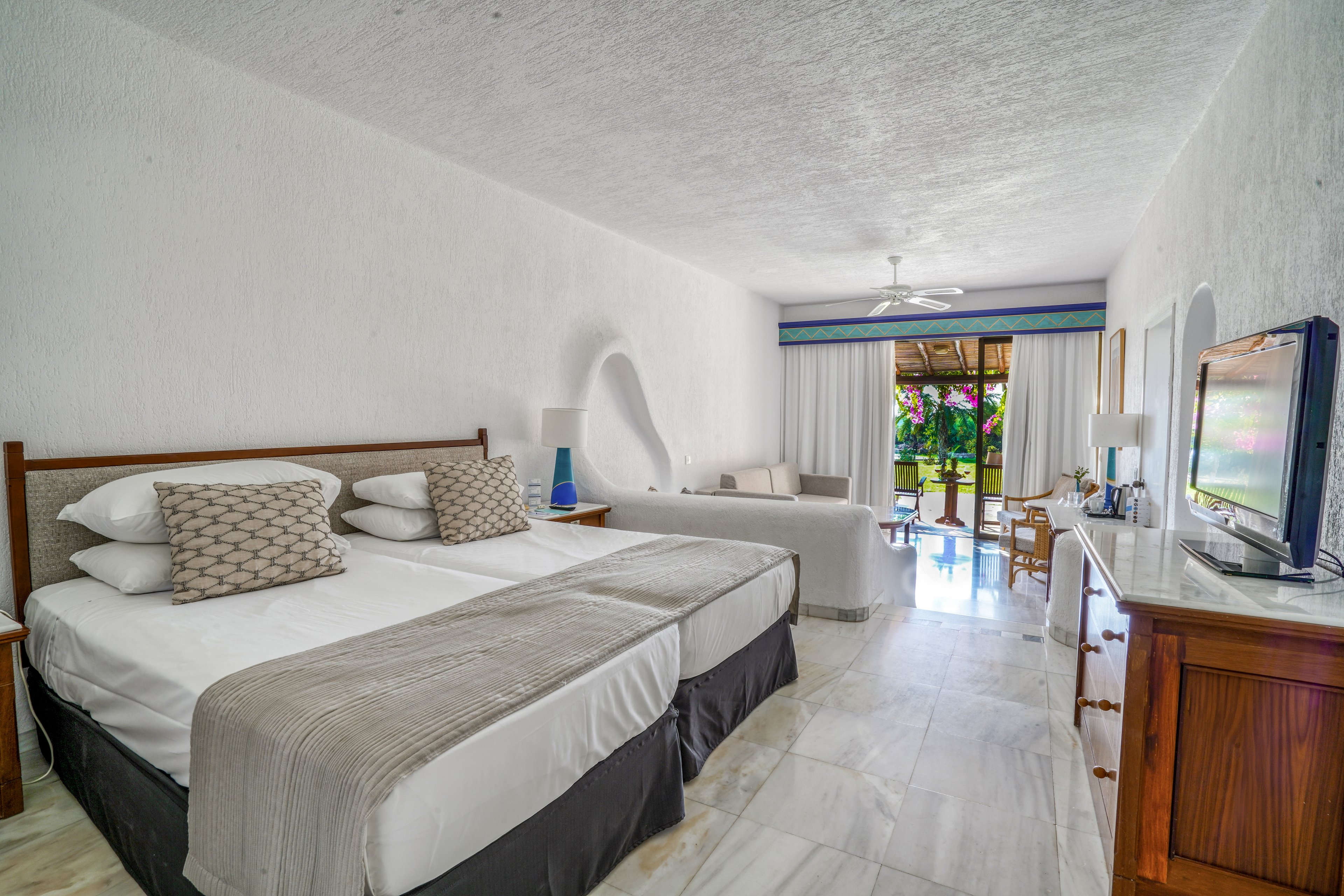 Coral Beach Hotel & Resort