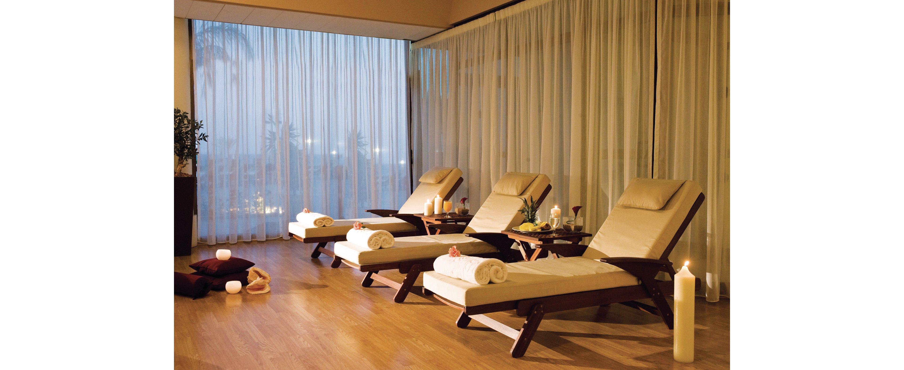 Constantinou Bros Athena Royal Beach Hotel