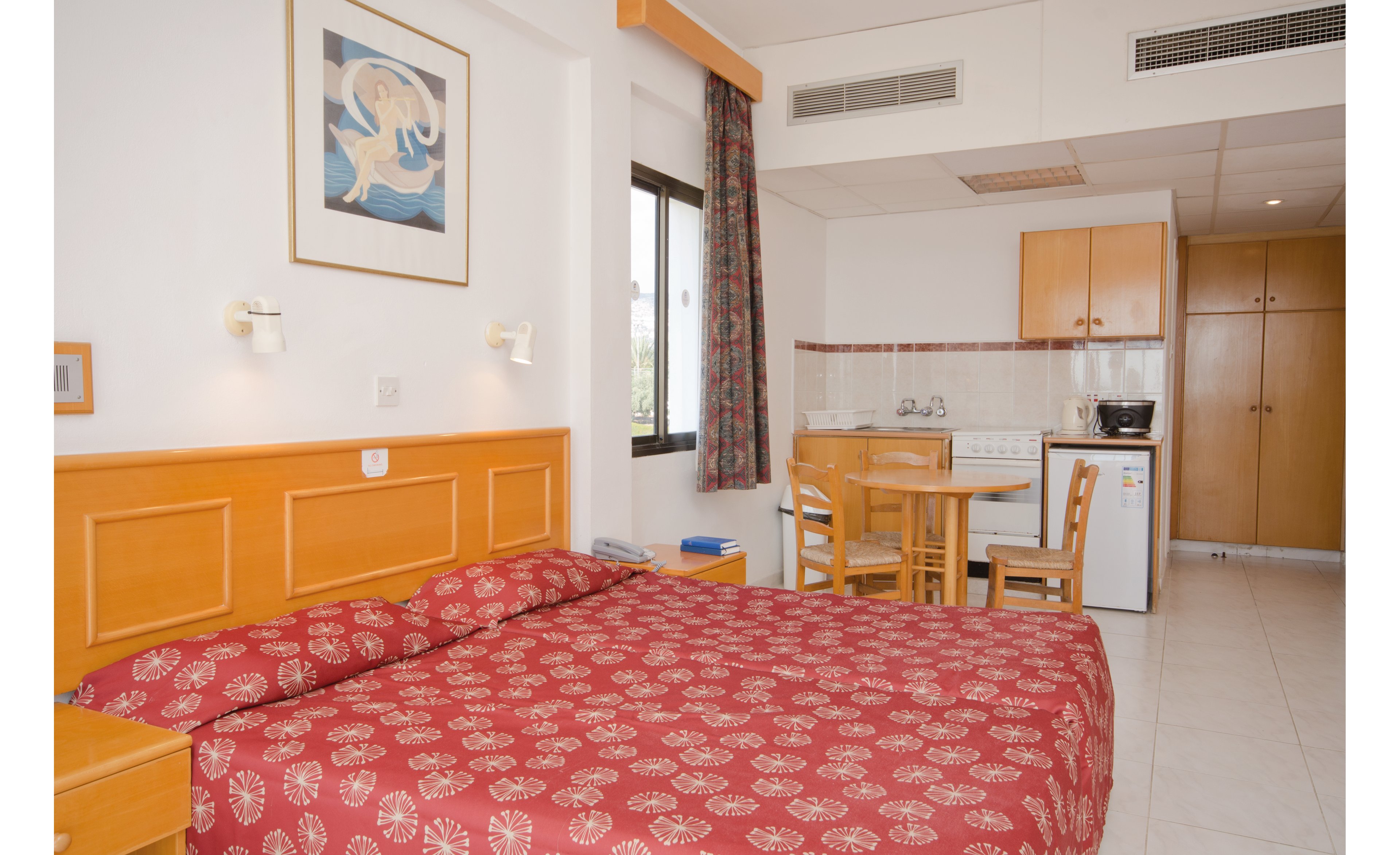 Corallia Beach Hotel Apartments