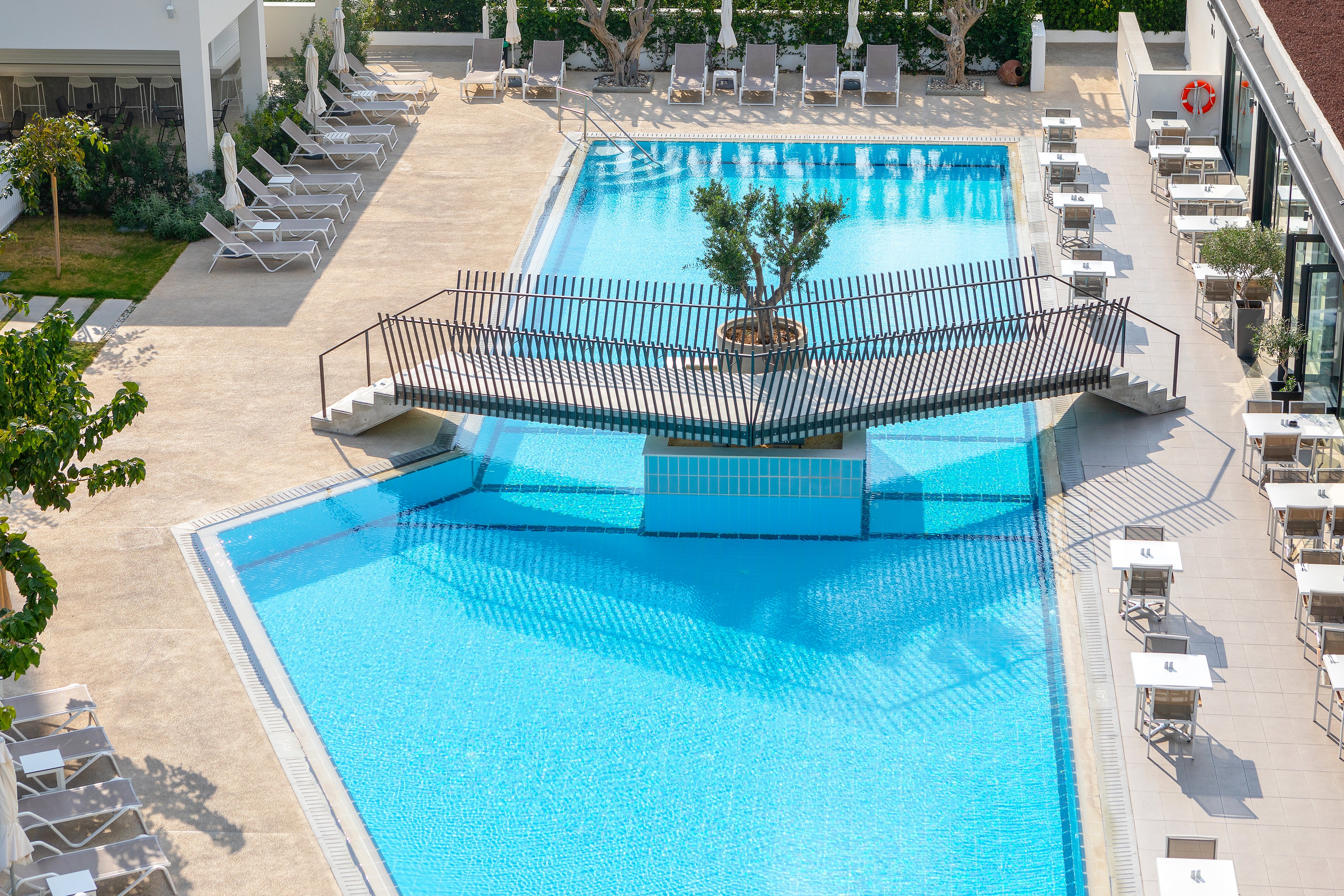 Anemi Hotel & Executive Suites