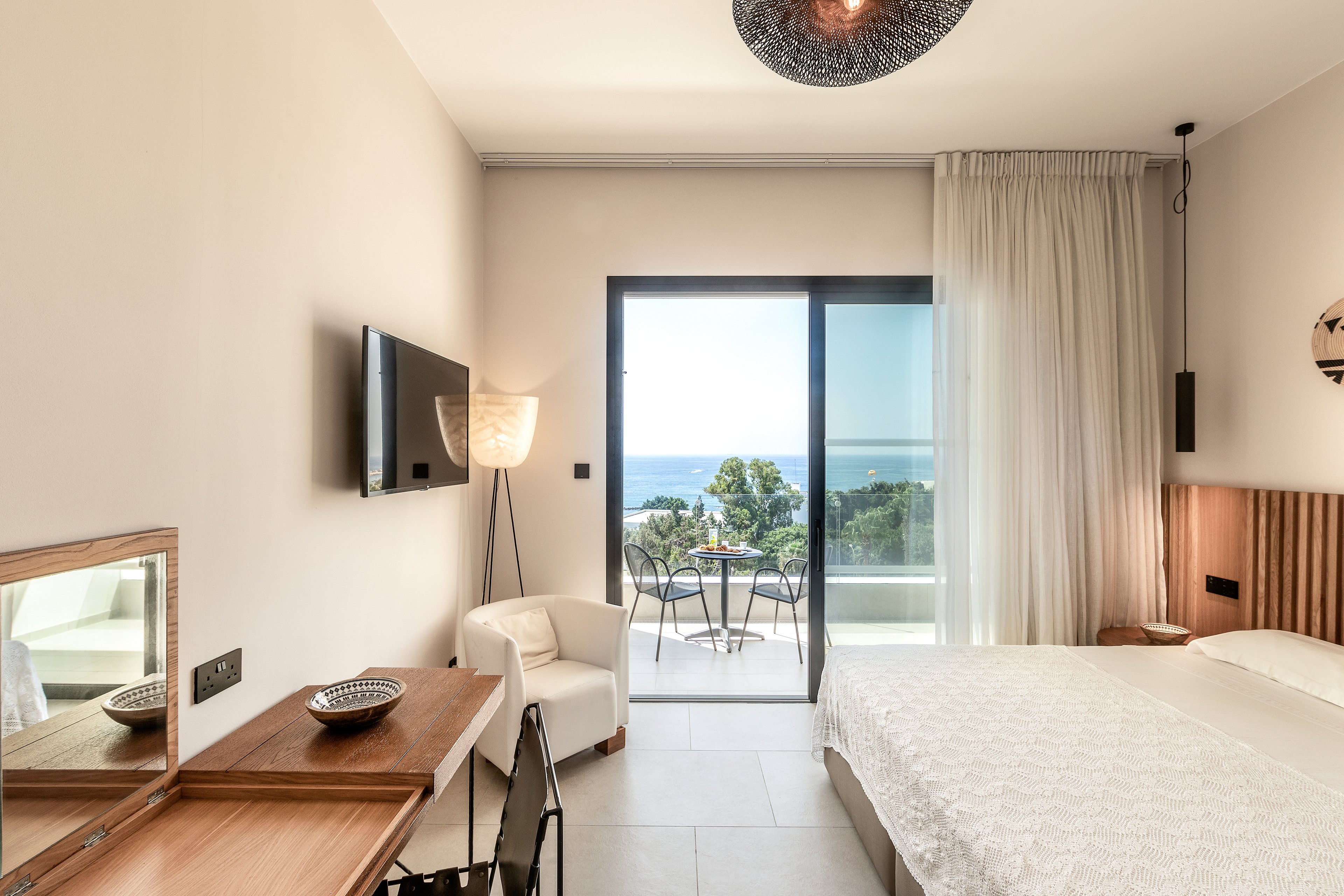 Anemi Hotel & Executive Suites