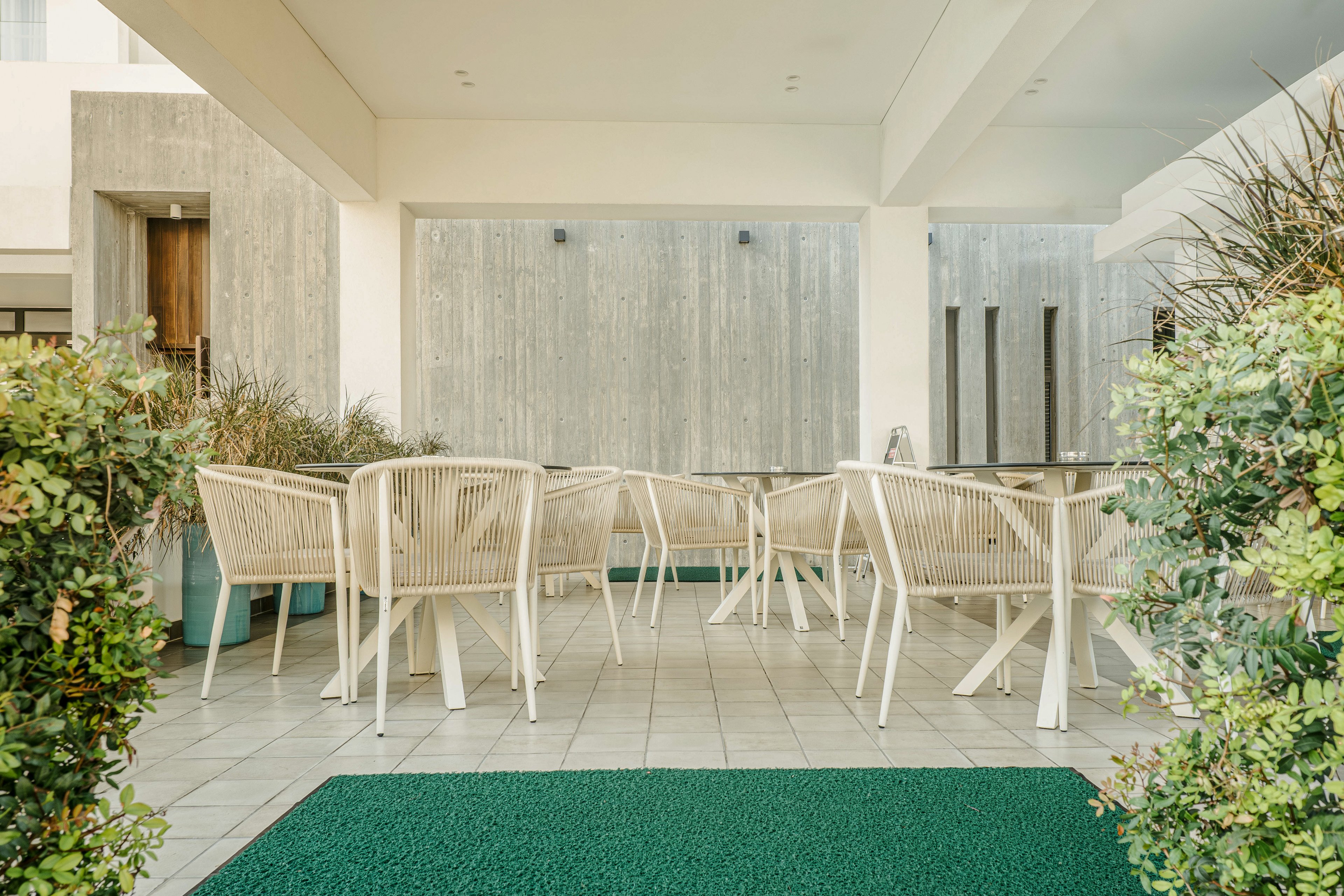 Anemi Hotel & Executive Suites