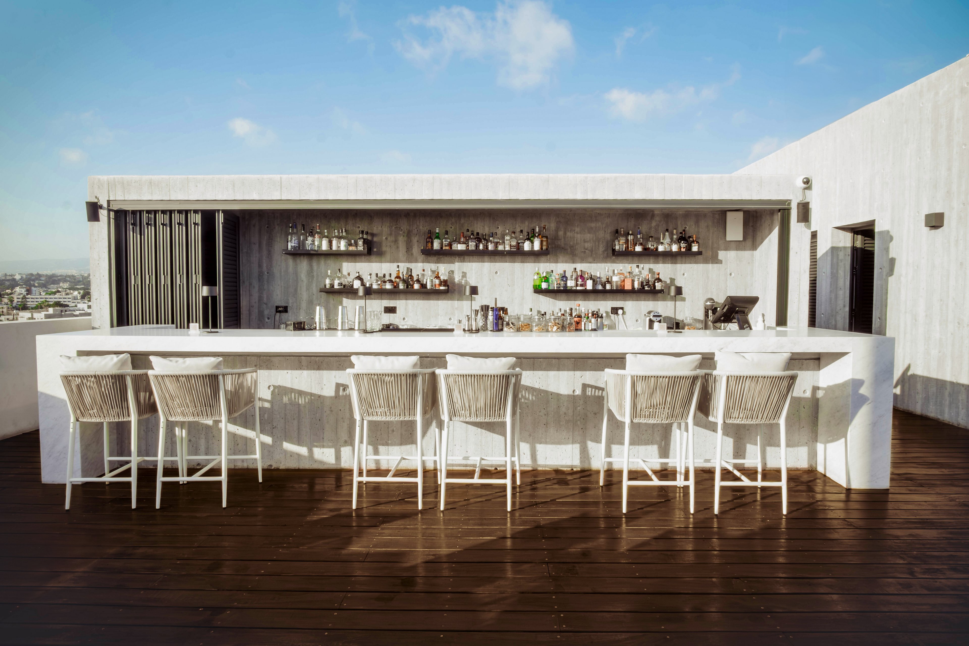 Anemi Hotel & Executive Suites