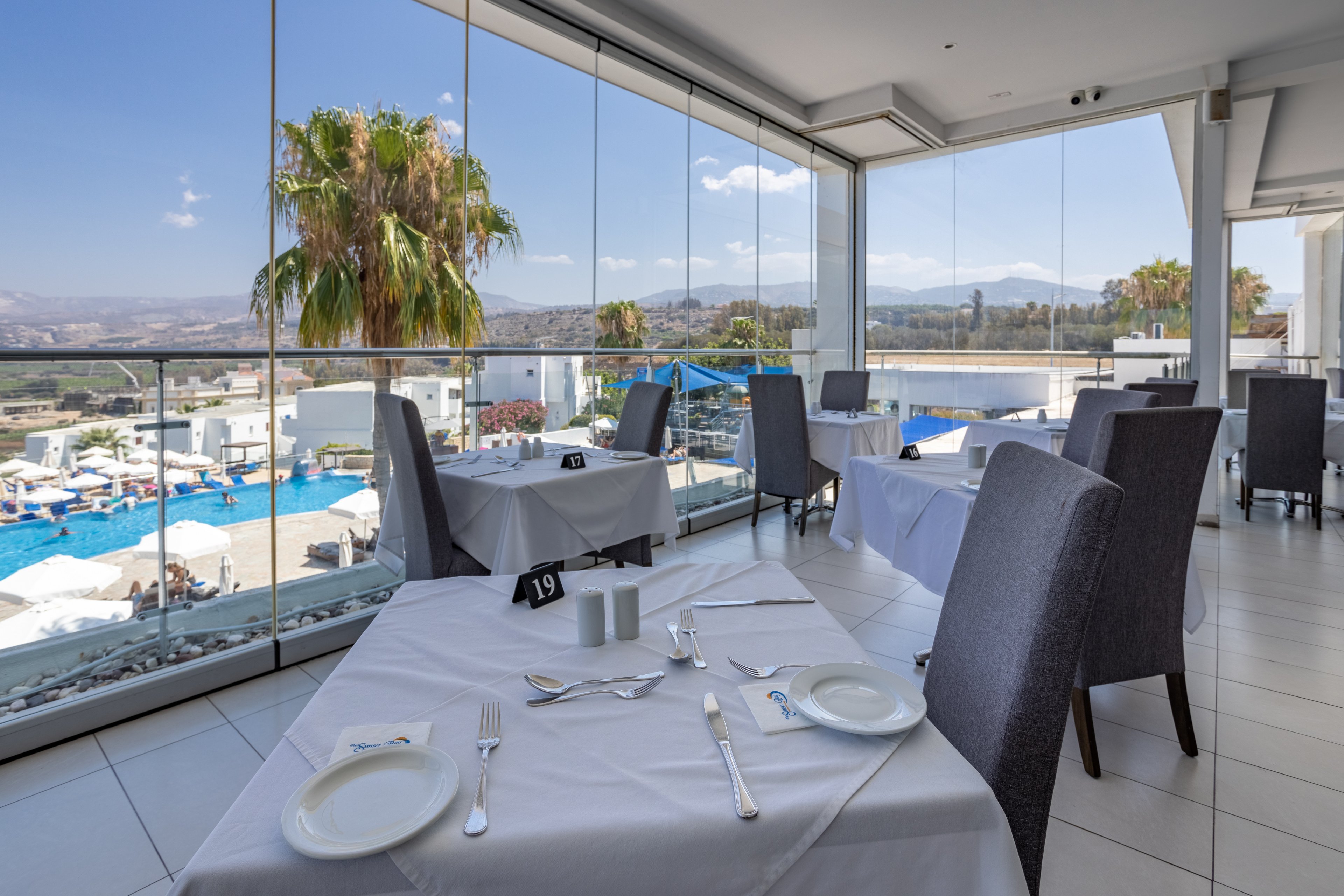 Theo Sunset Bay Hotel