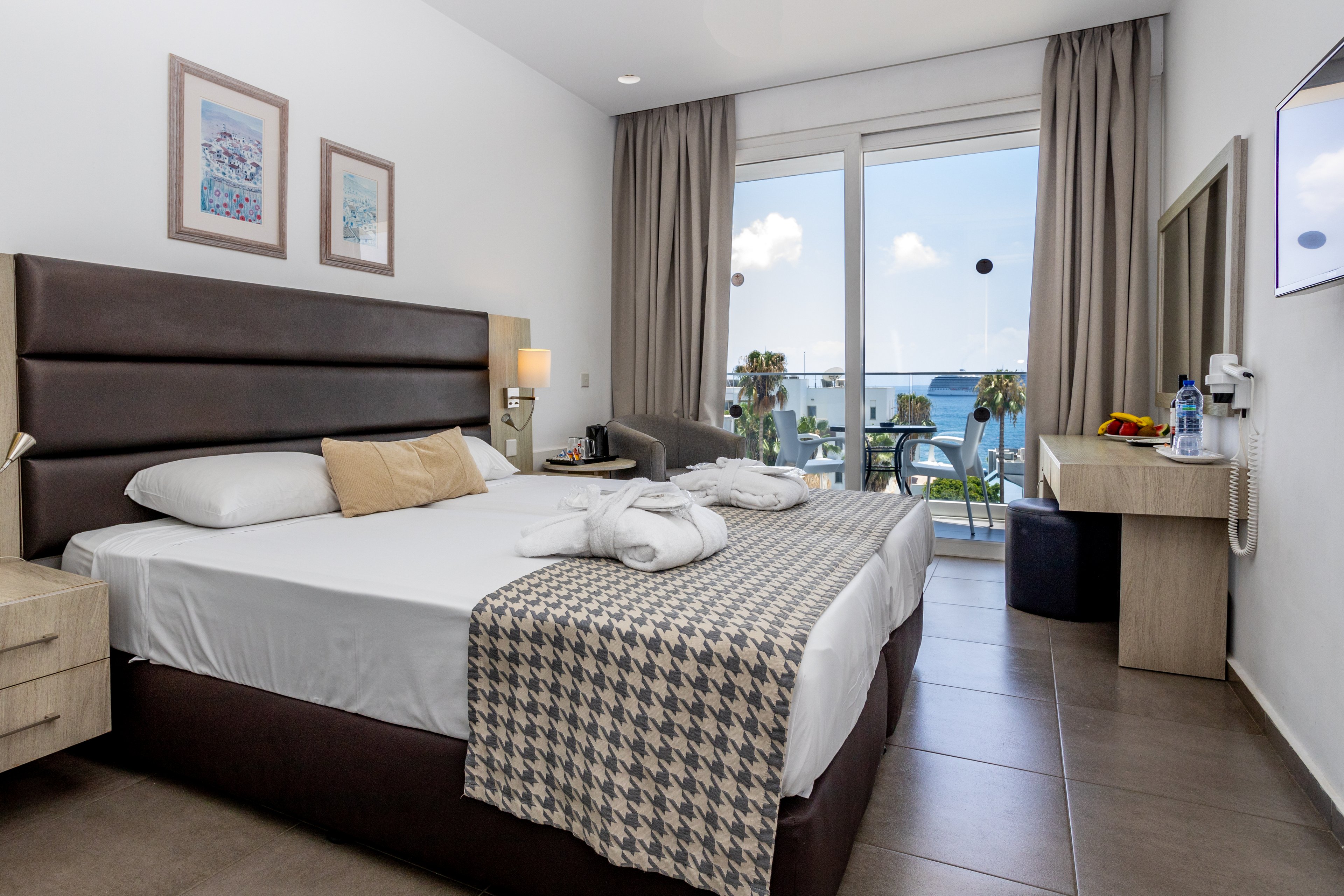 Dionysos Central Hotel