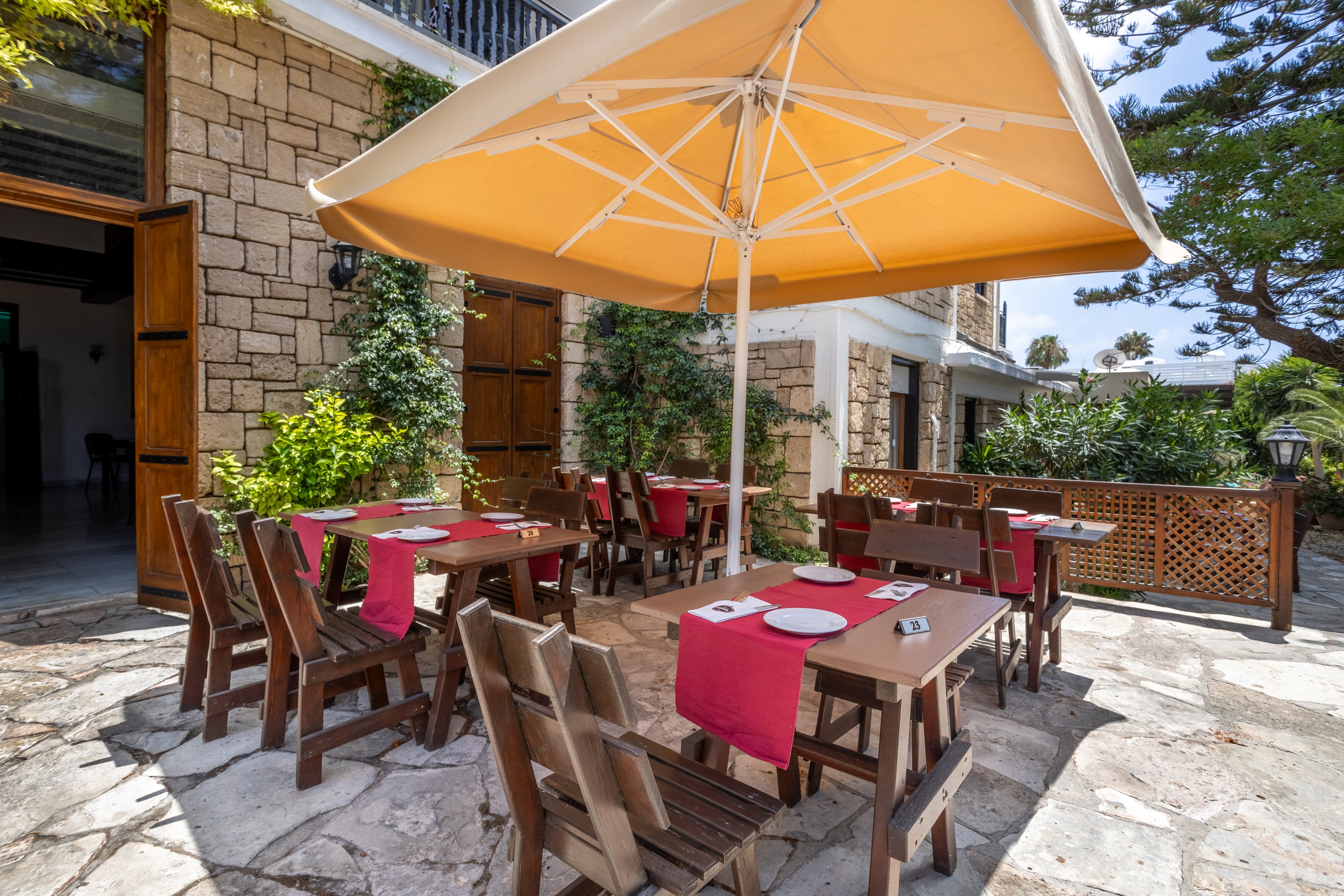 Dionysos Central Hotel