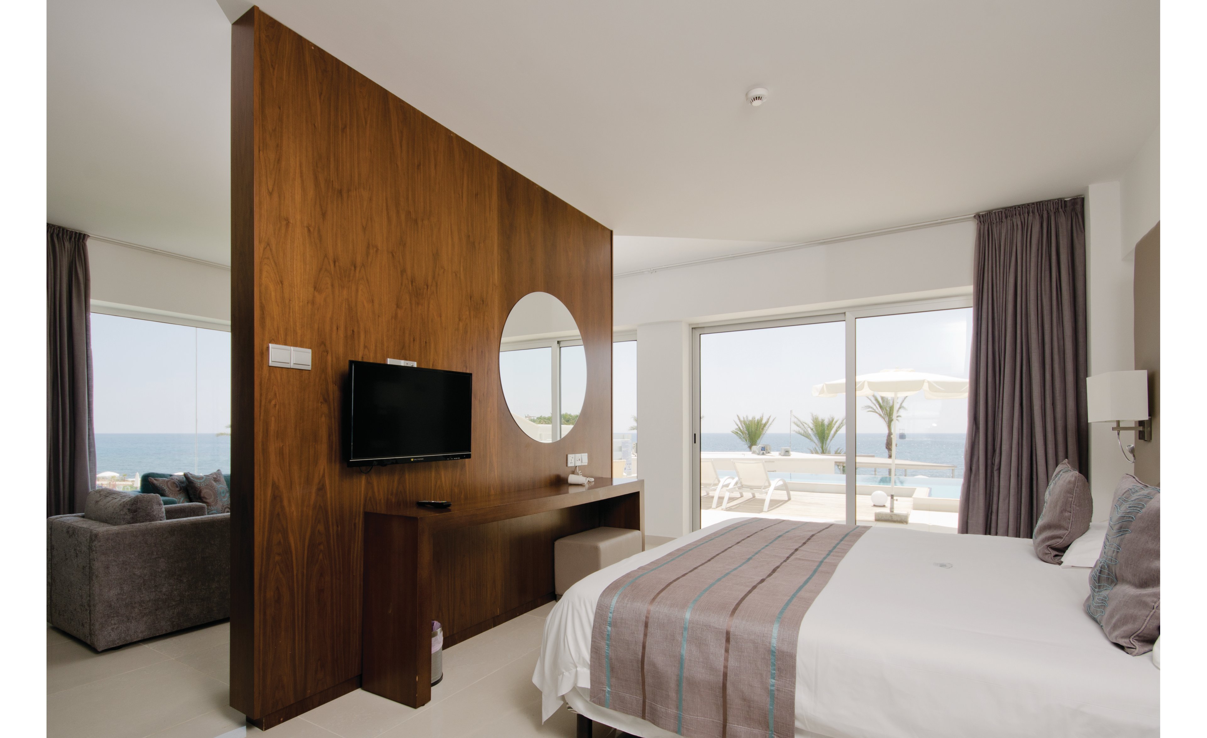 King Evelthon Beach Hotel & Resort