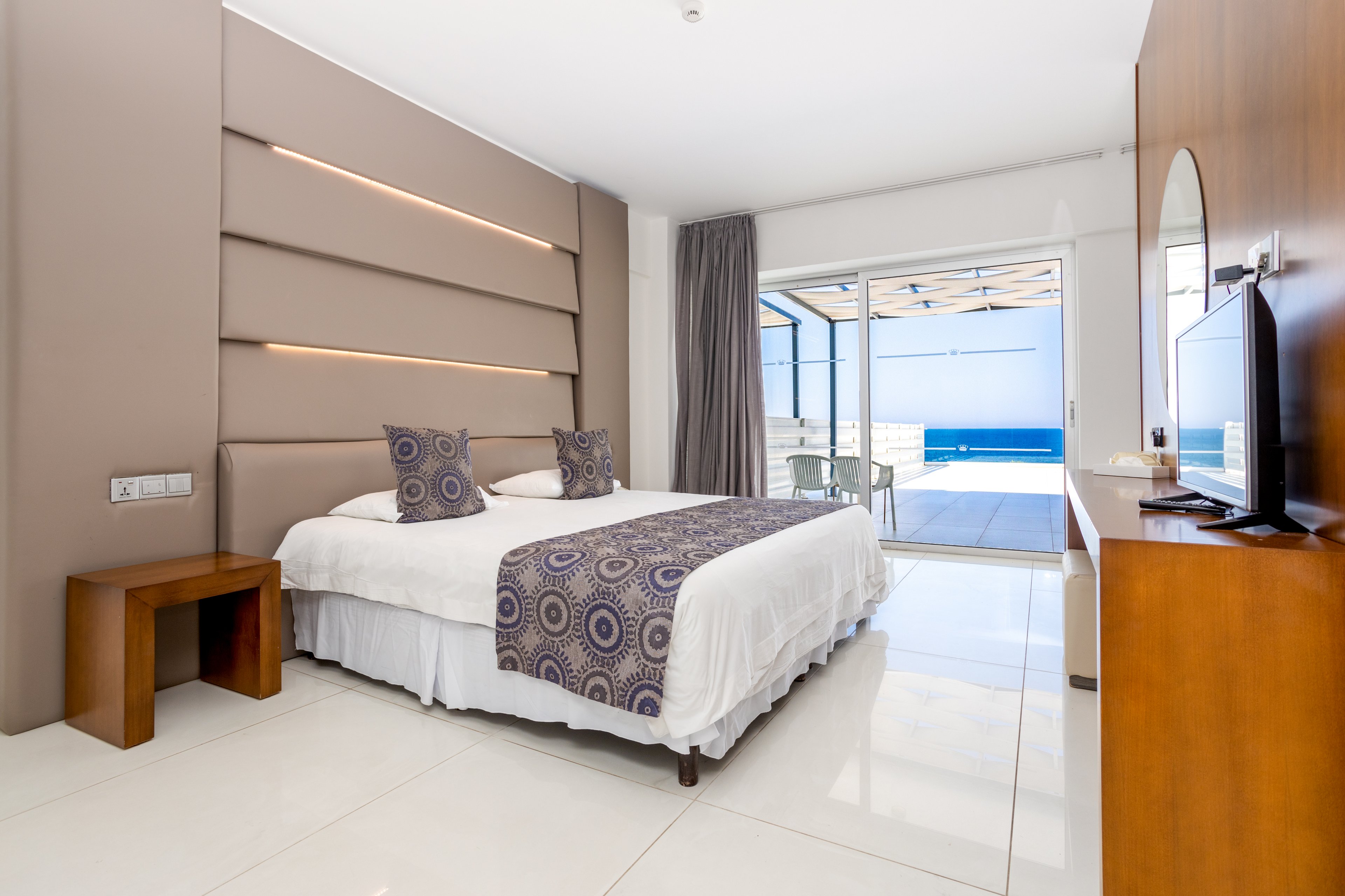 King Evelthon Beach Hotel & Resort