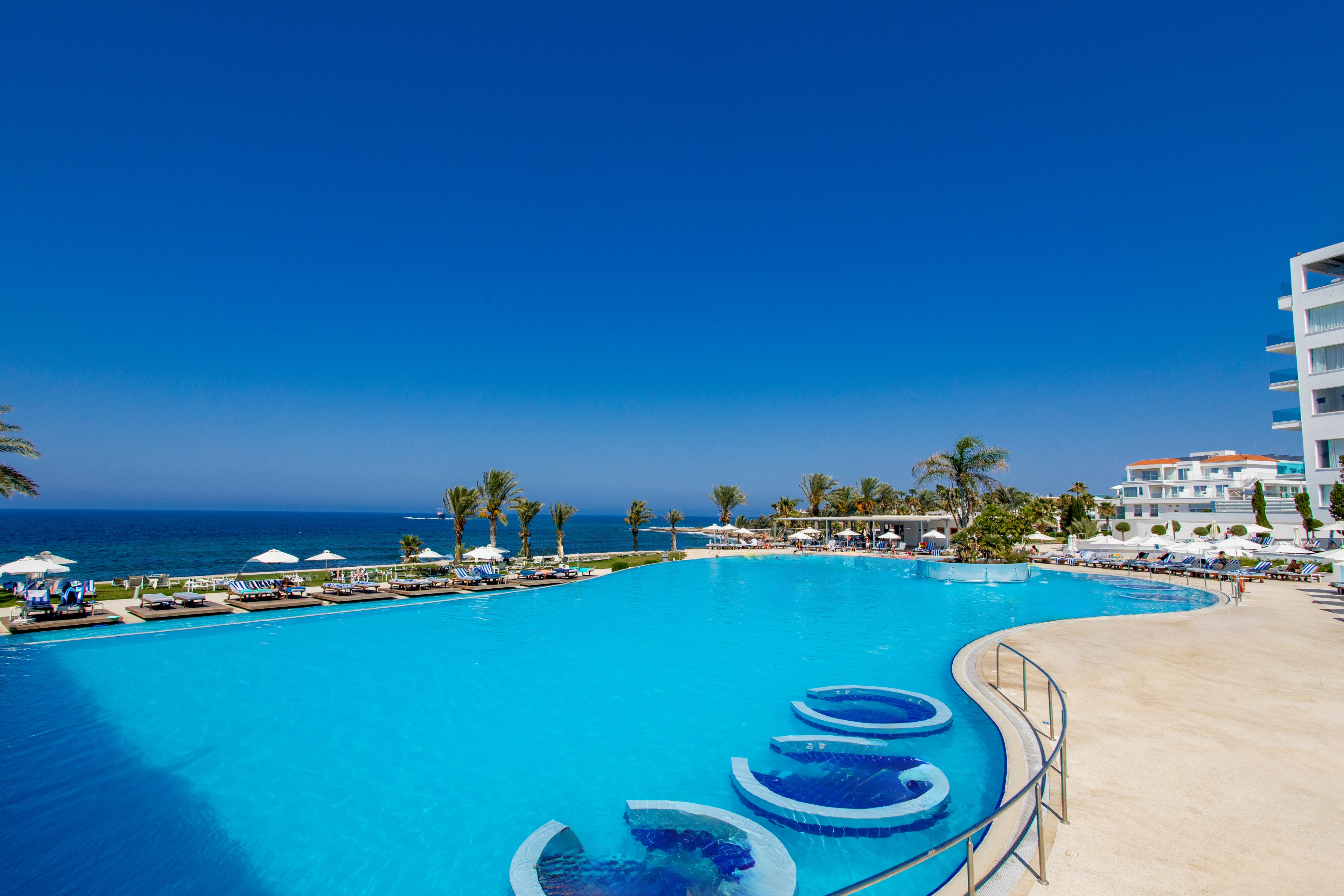 King Evelthon Beach Hotel & Resort