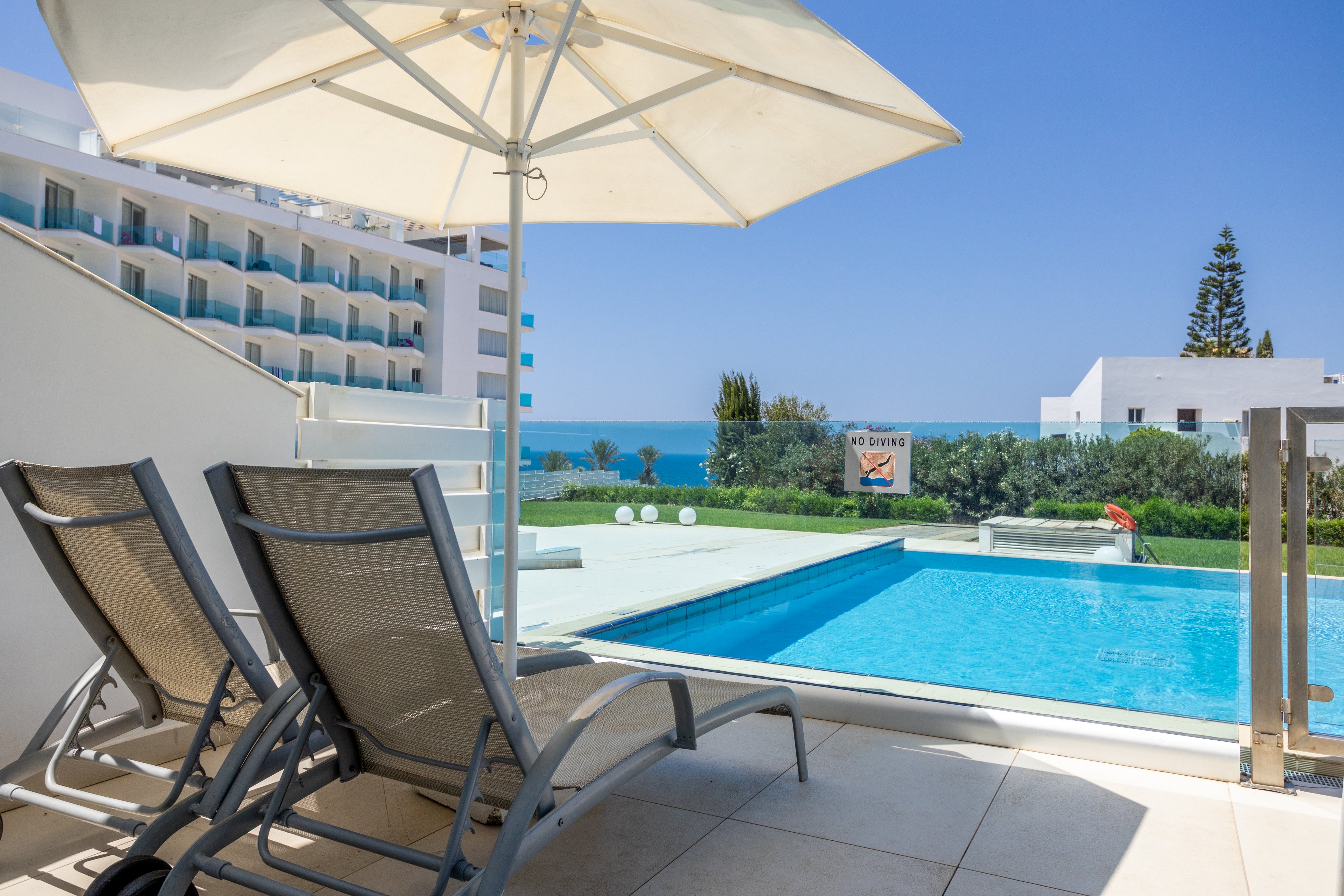 King Evelthon Beach Hotel & Resort