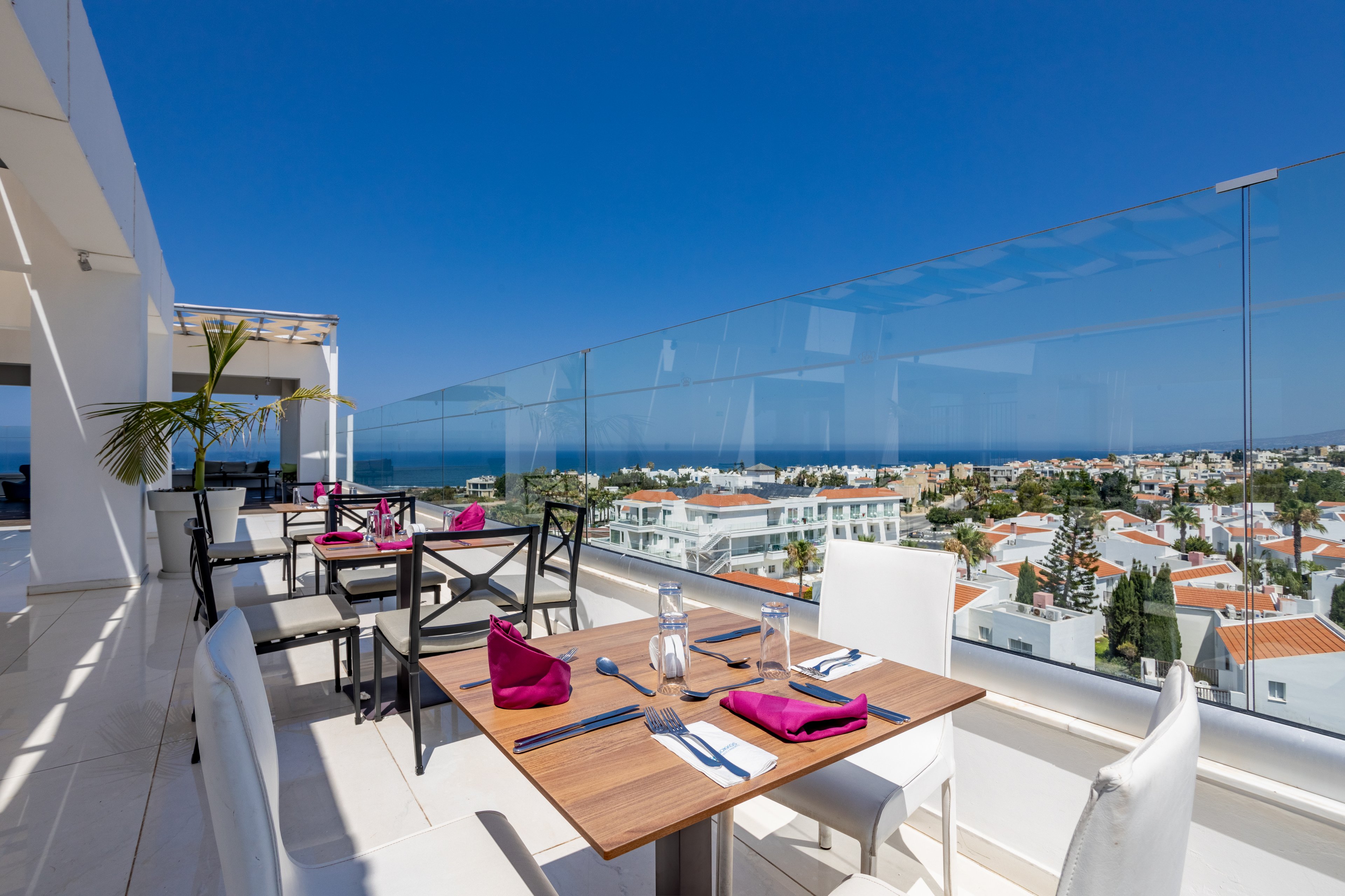 King Evelthon Beach Hotel & Resort