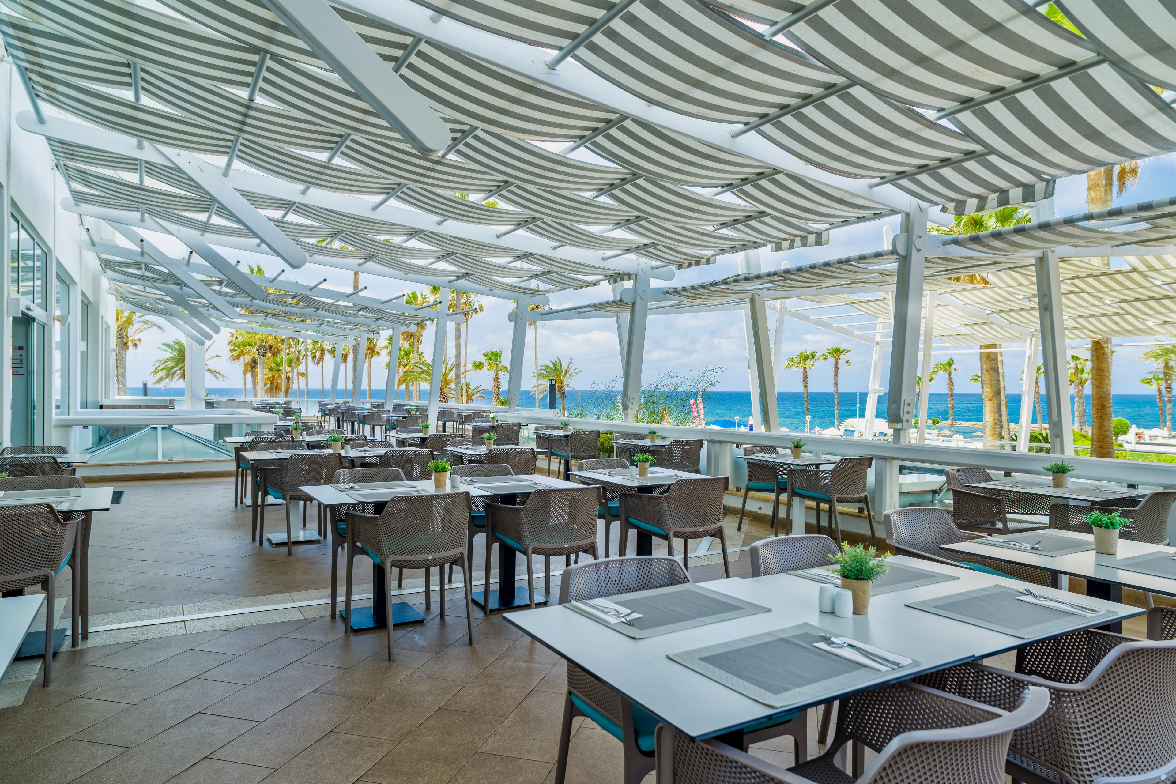 Leonardo Plaza Cypria Maris Beach Hotel & Spa