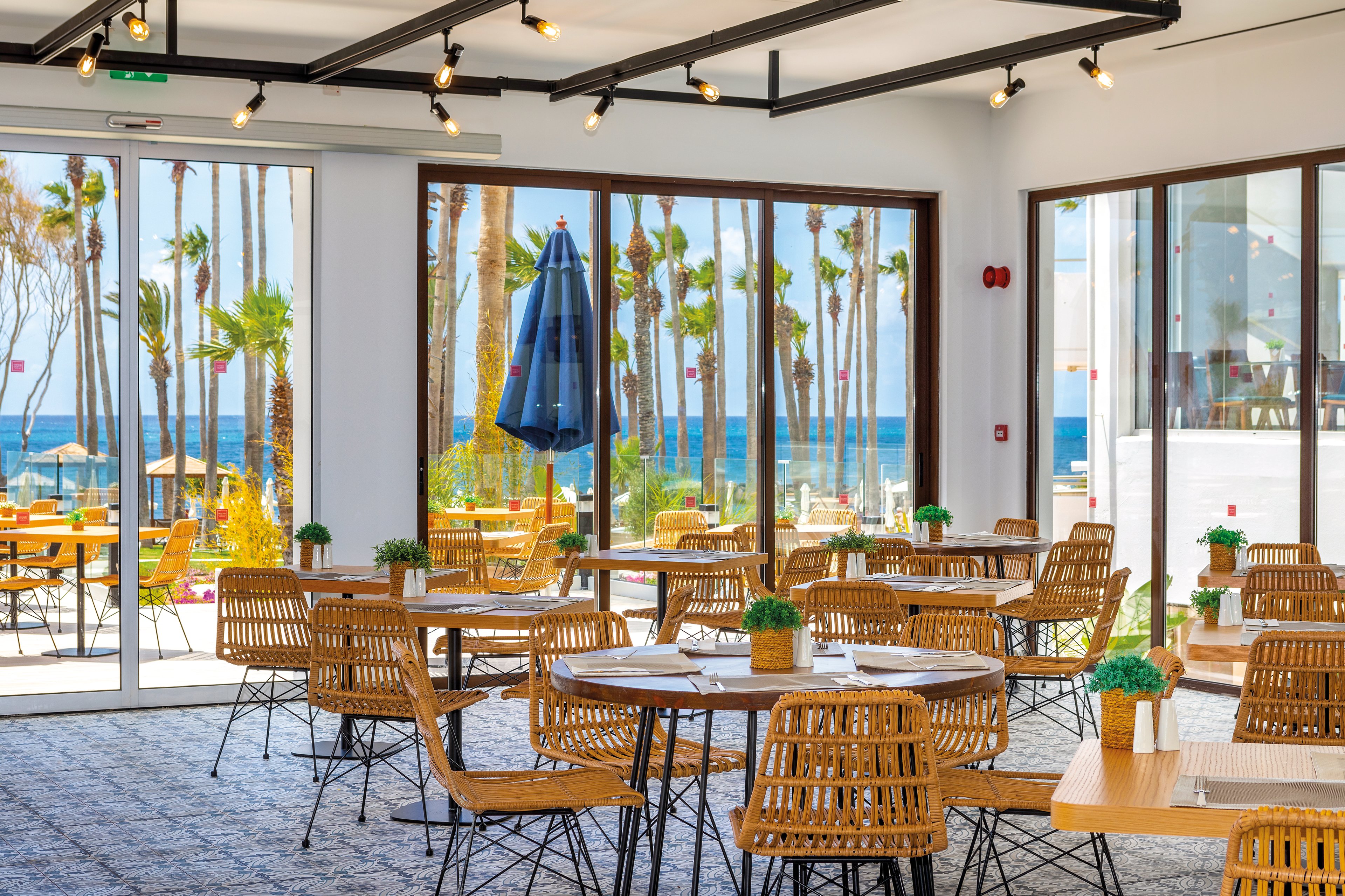 Leonardo Plaza Cypria Maris Beach Hotel & Spa