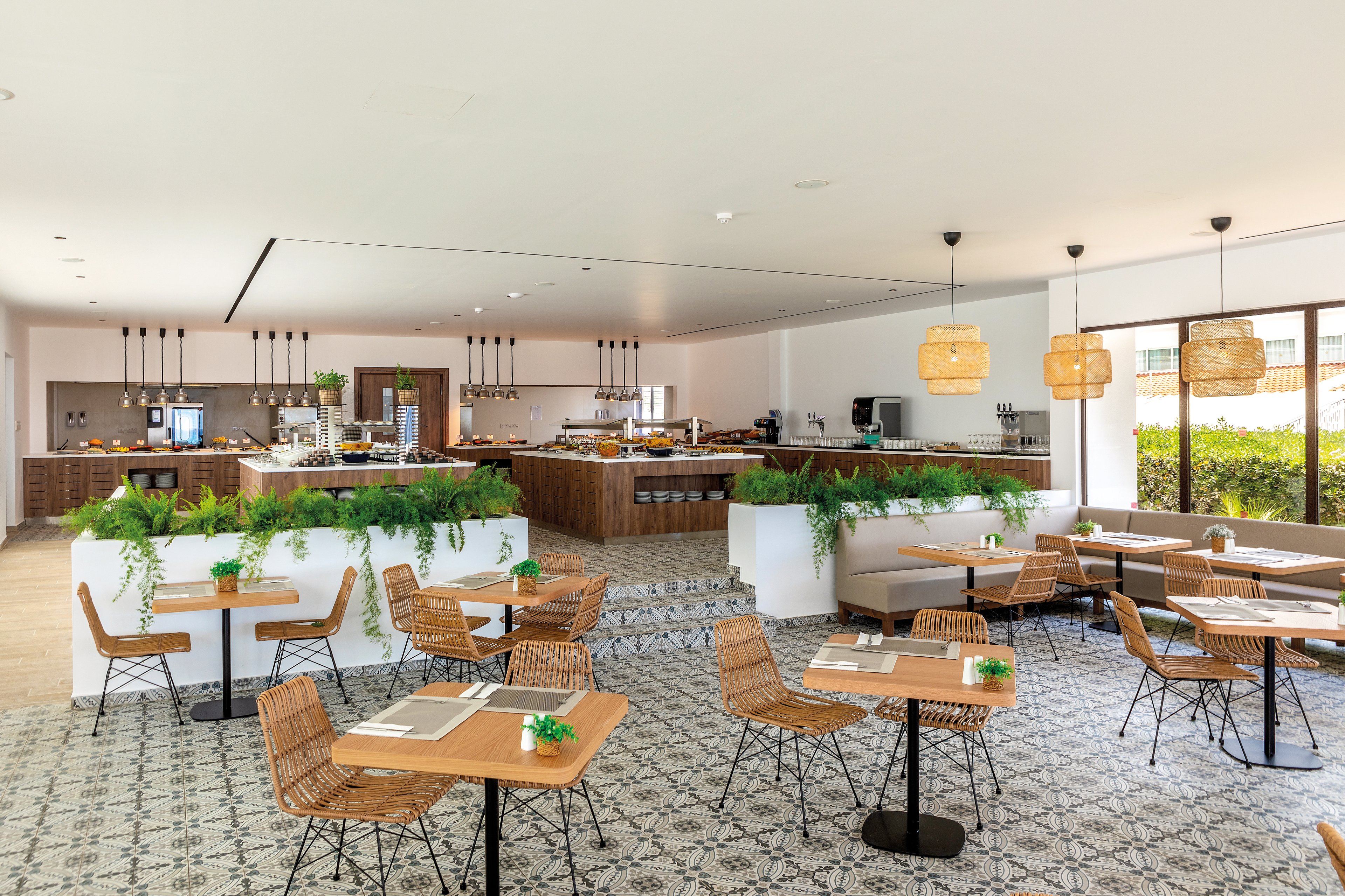 Leonardo Plaza Cypria Maris Beach Hotel & Spa