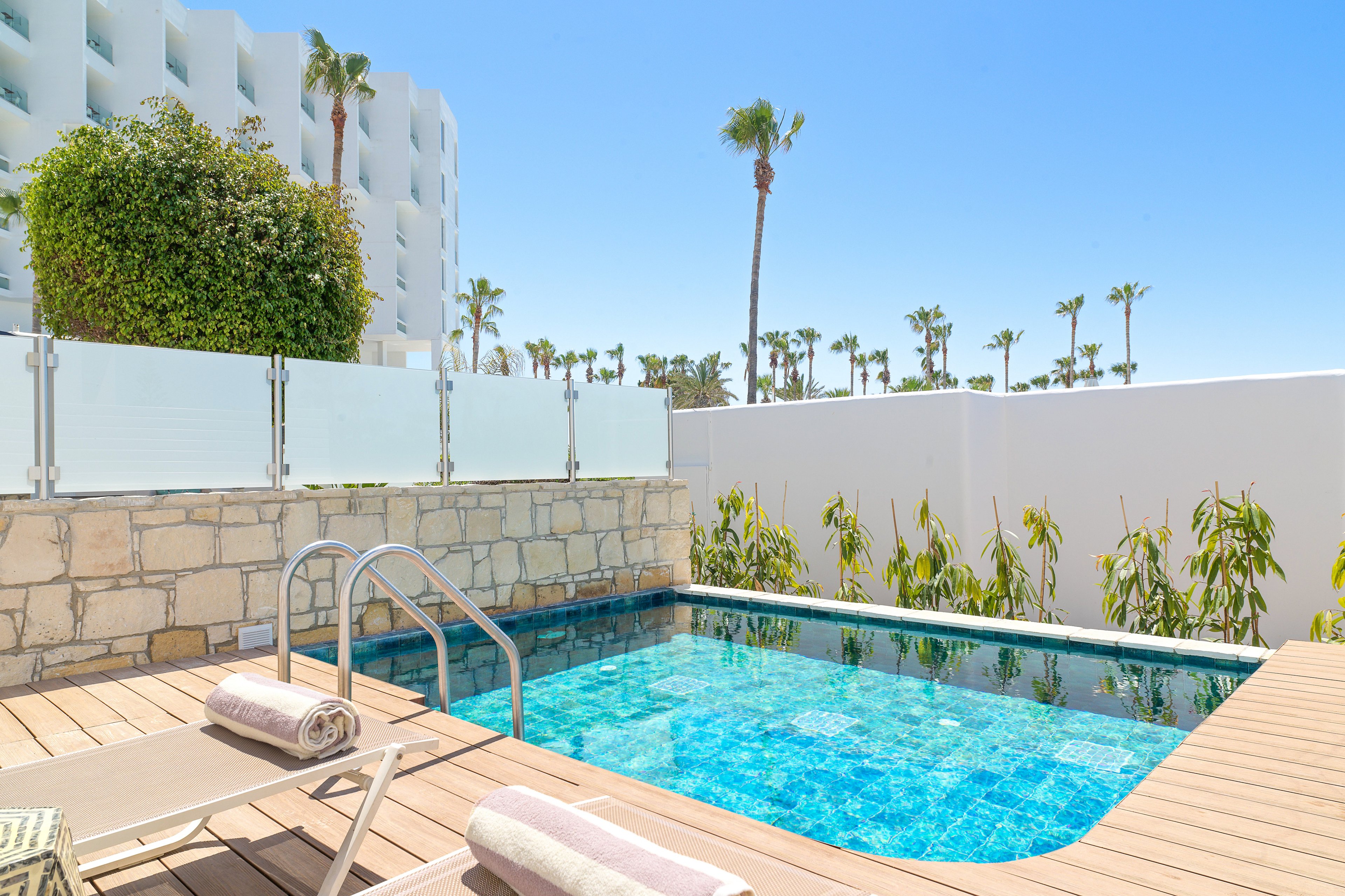 Leonardo Plaza Cypria Maris Beach Hotel & Spa