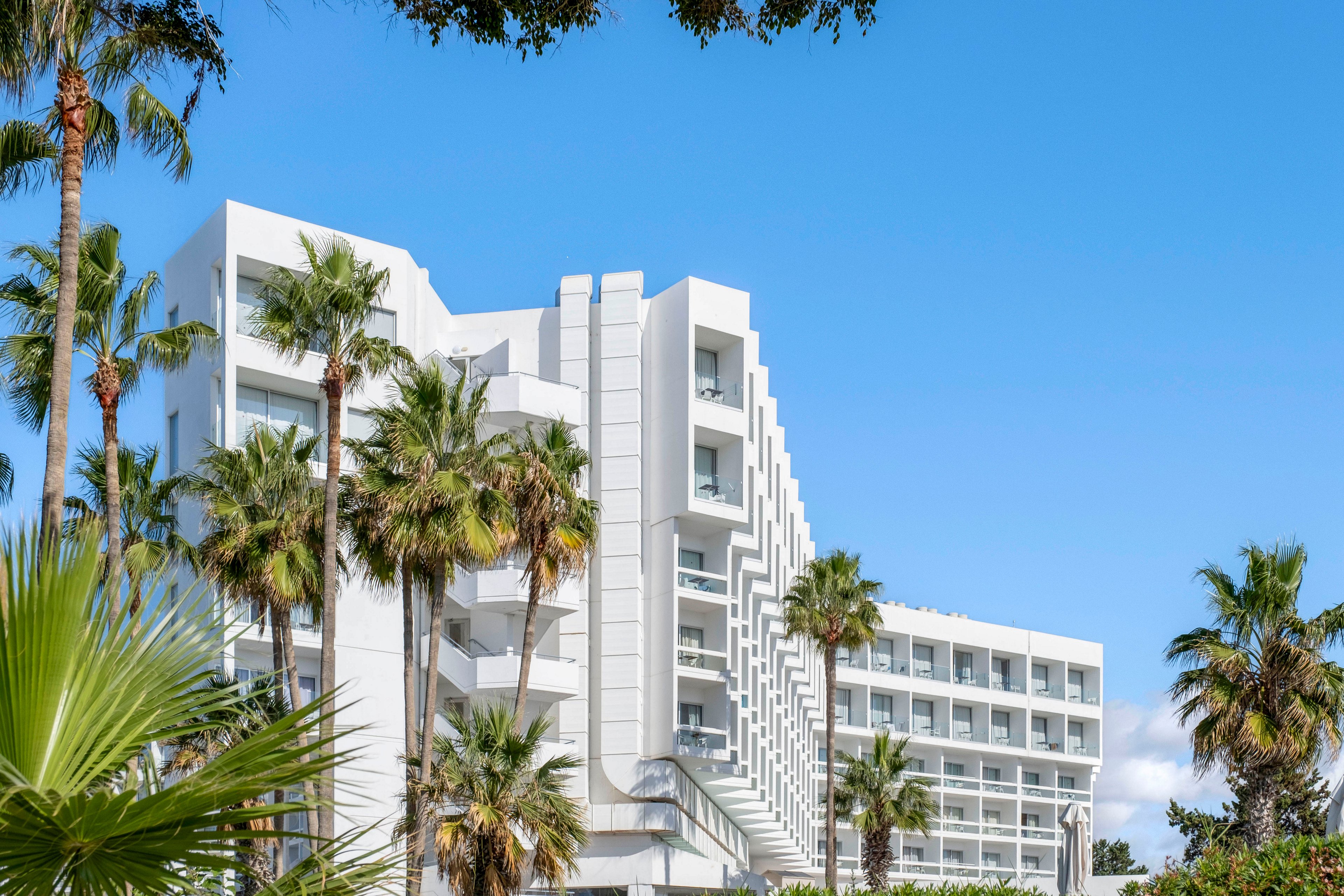 Leonardo Plaza Cypria Maris Beach Hotel & Spa