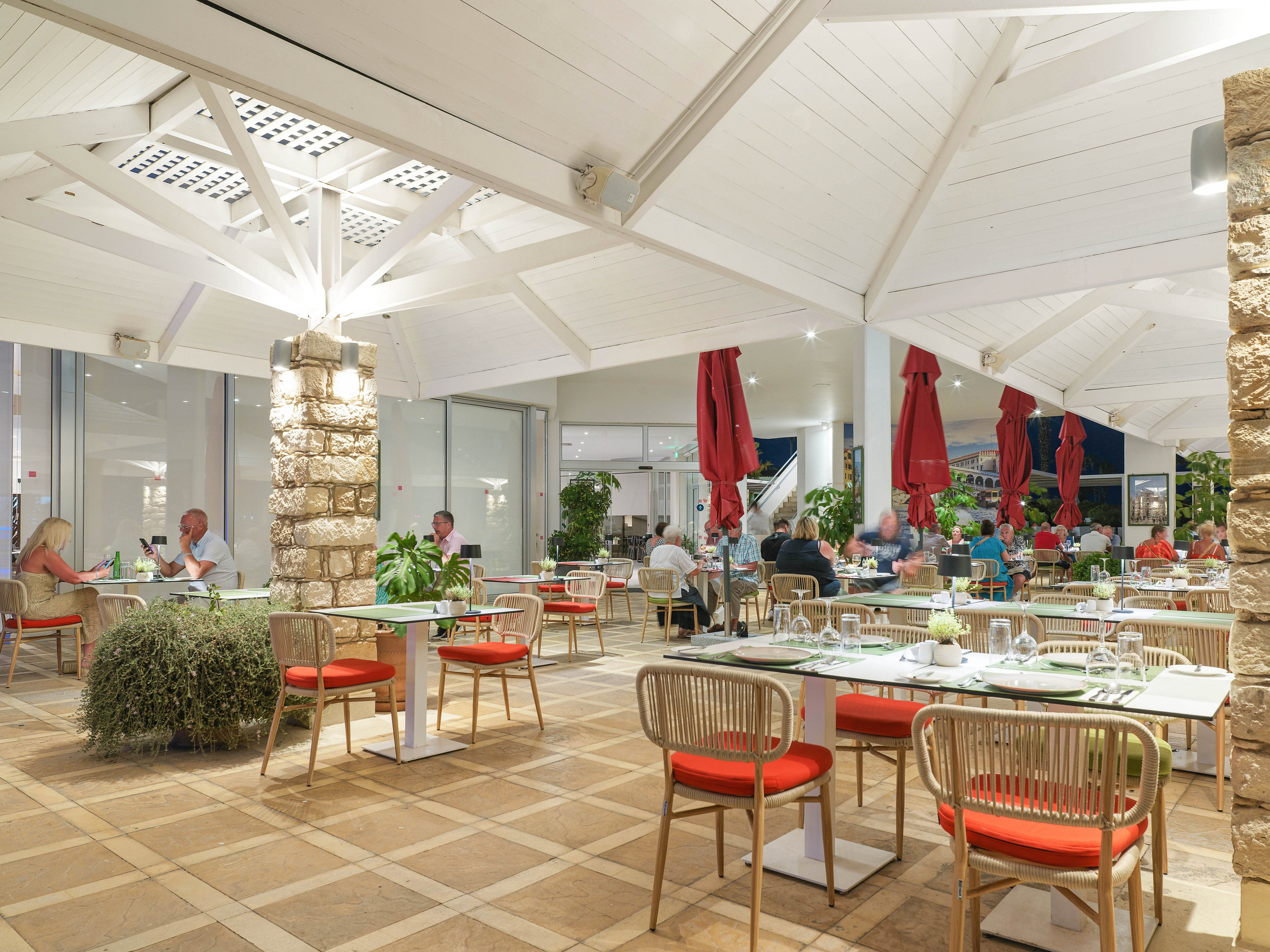 Leonardo Plaza Cypria Maris Beach Hotel & Spa