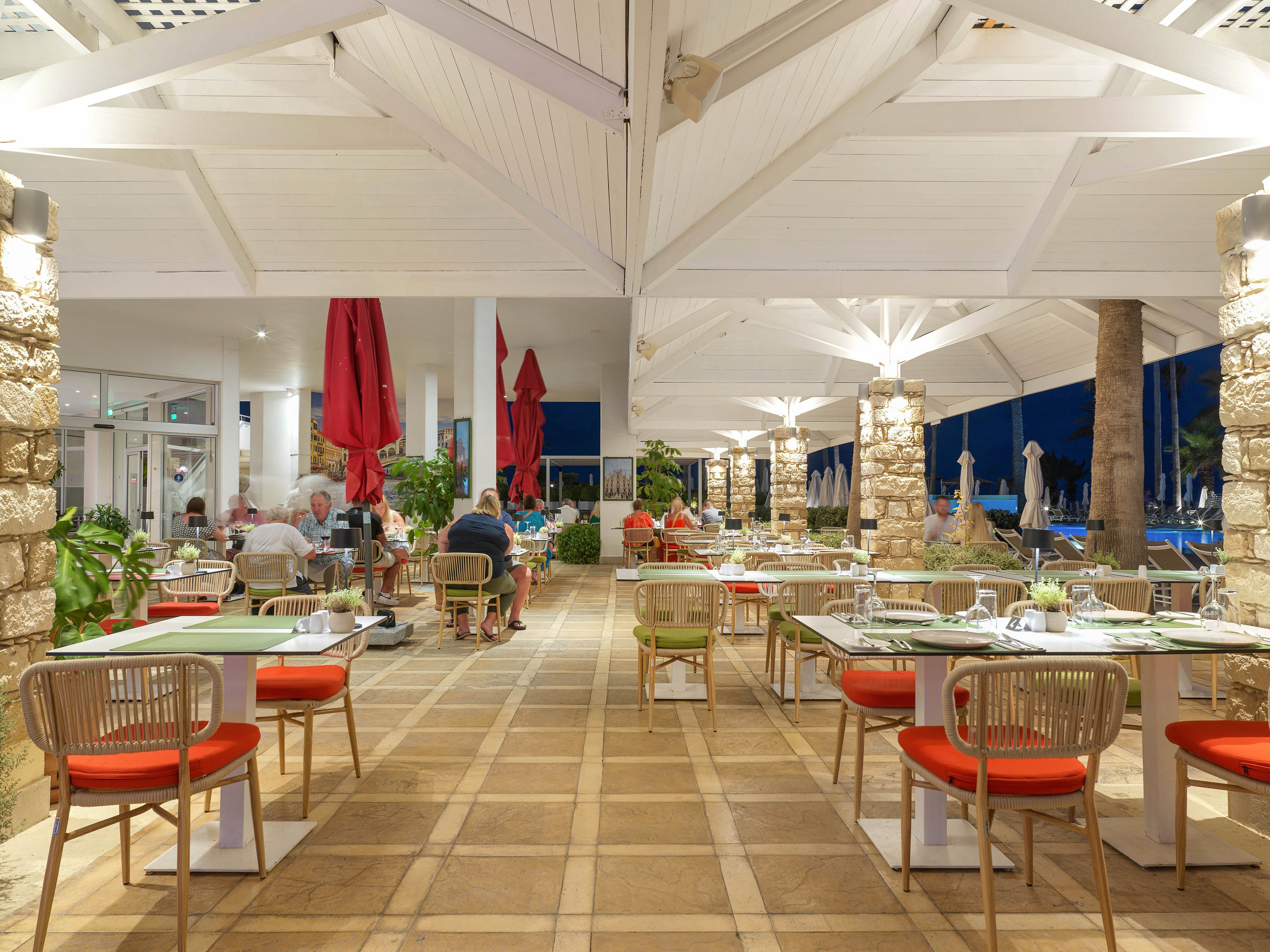 Leonardo Plaza Cypria Maris Beach Hotel & Spa