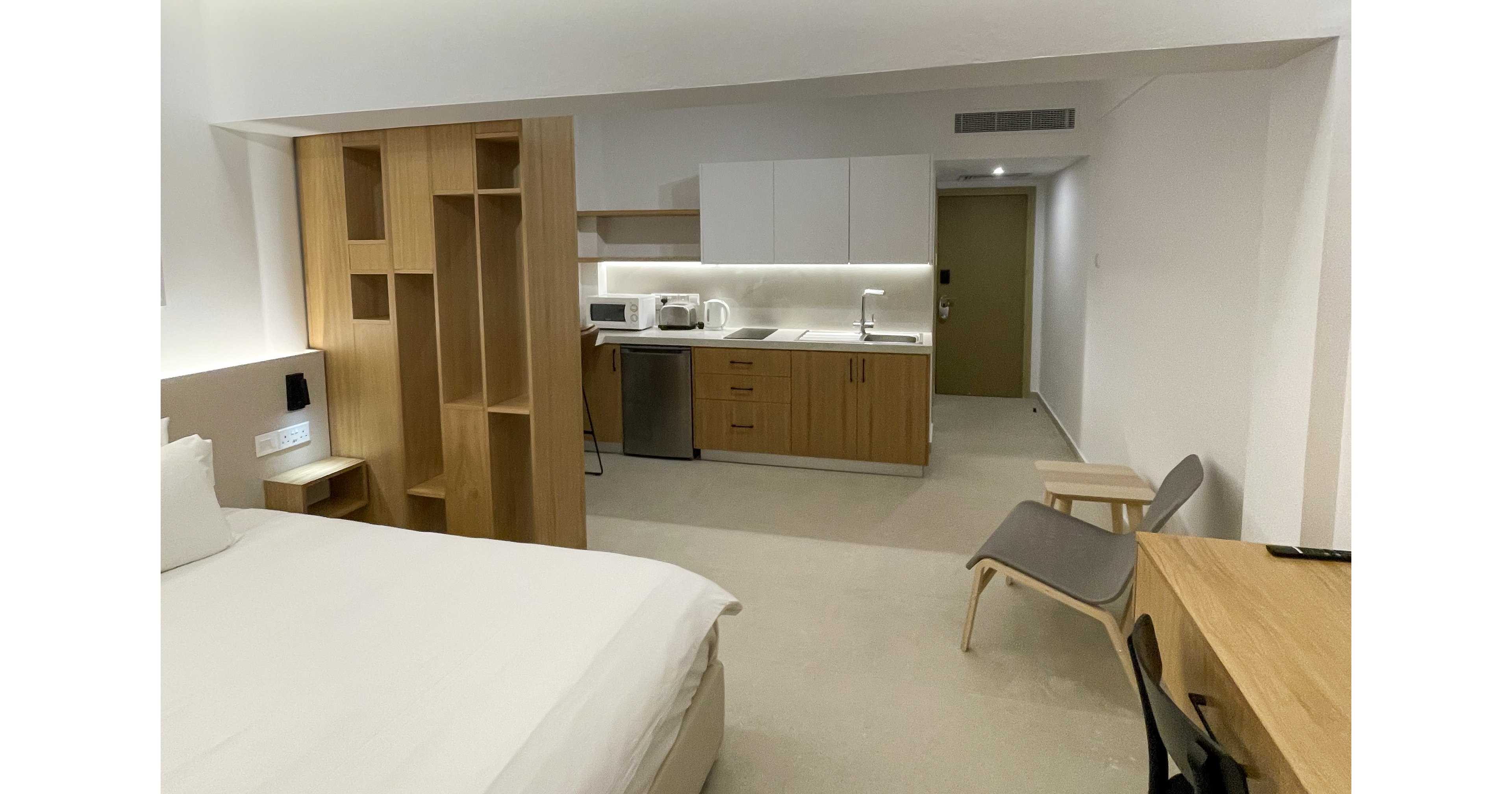 Vrachia Beach Hotel & Suites