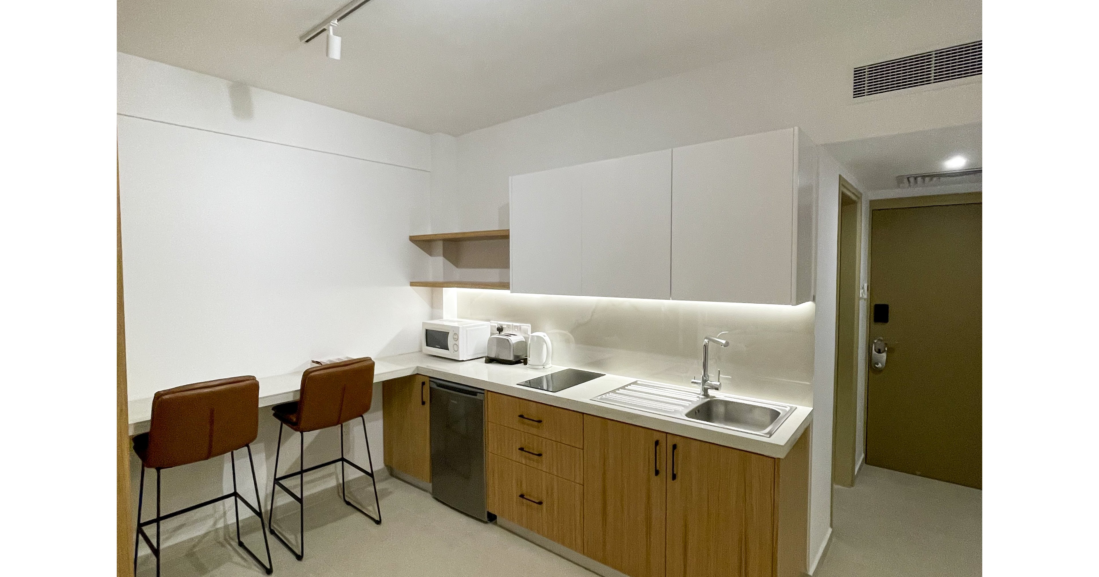 Vrachia Beach Hotel & Suites