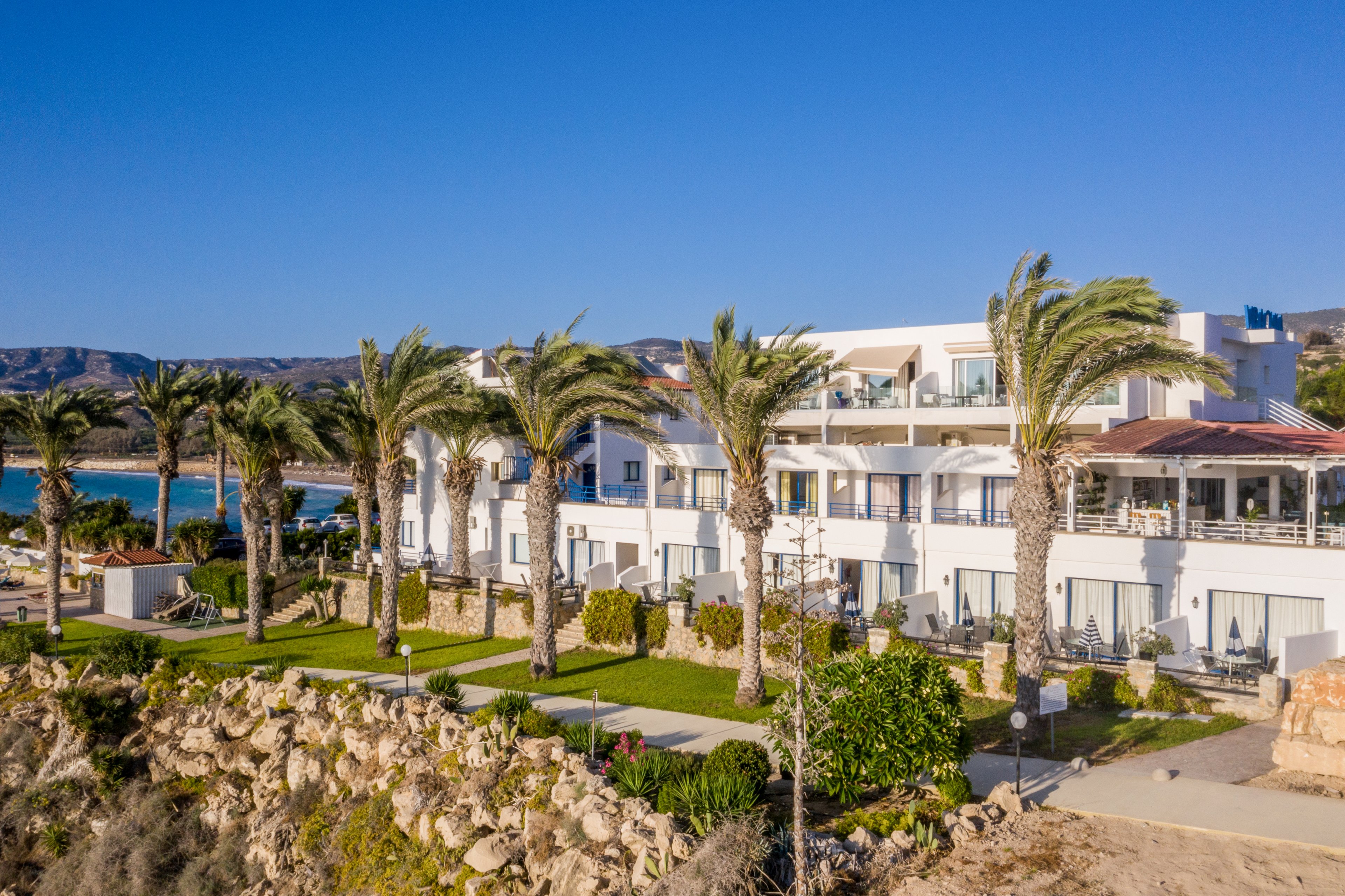 Vrachia Beach Hotel & Suites