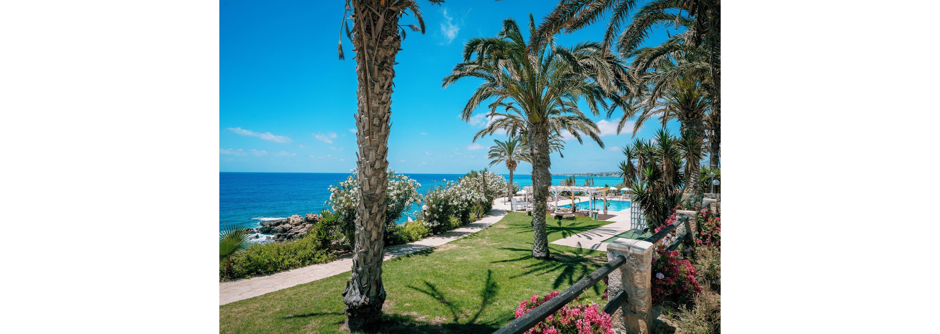 Vrachia Beach Hotel & Suites