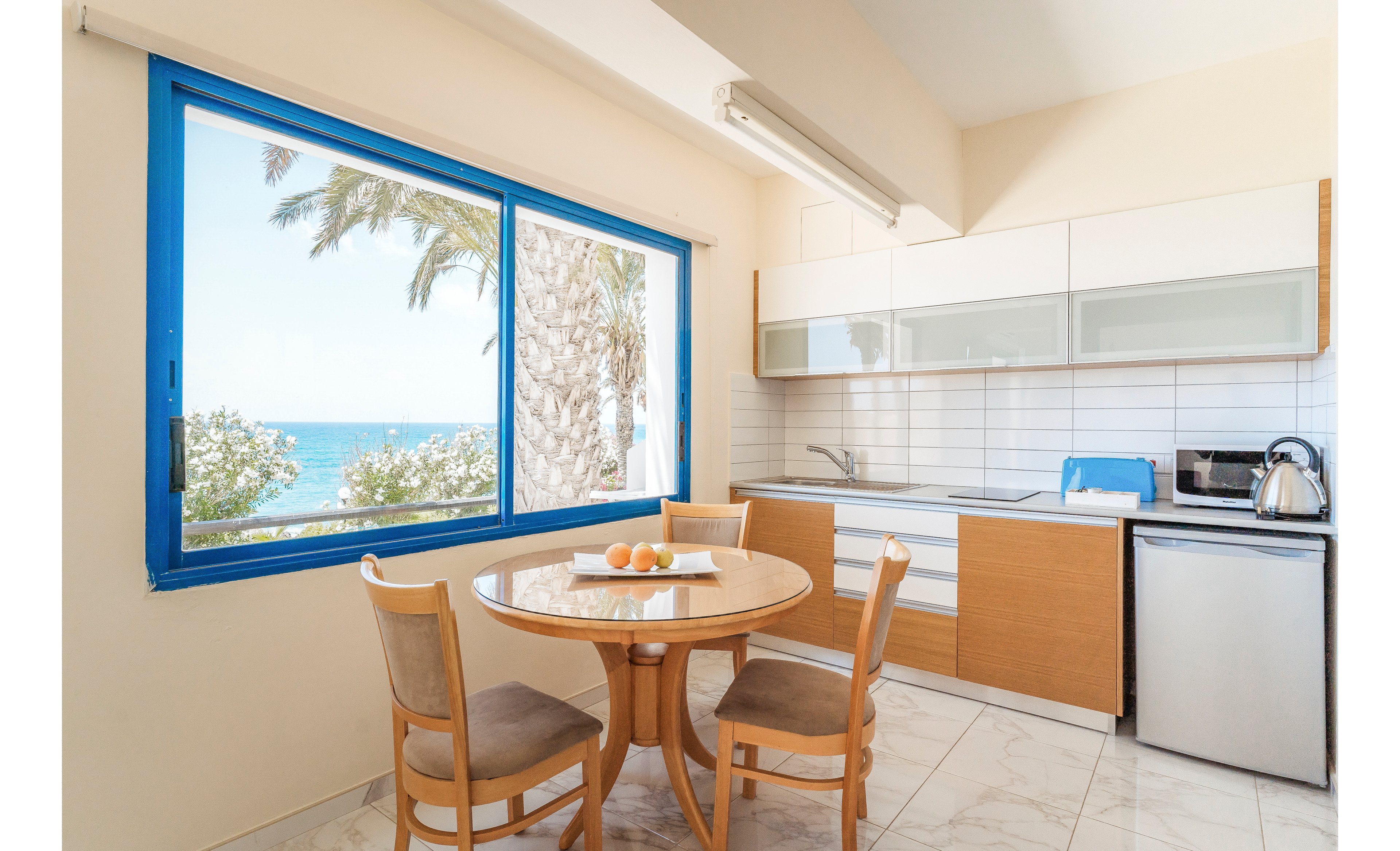 Vrachia Beach Hotel & Suites