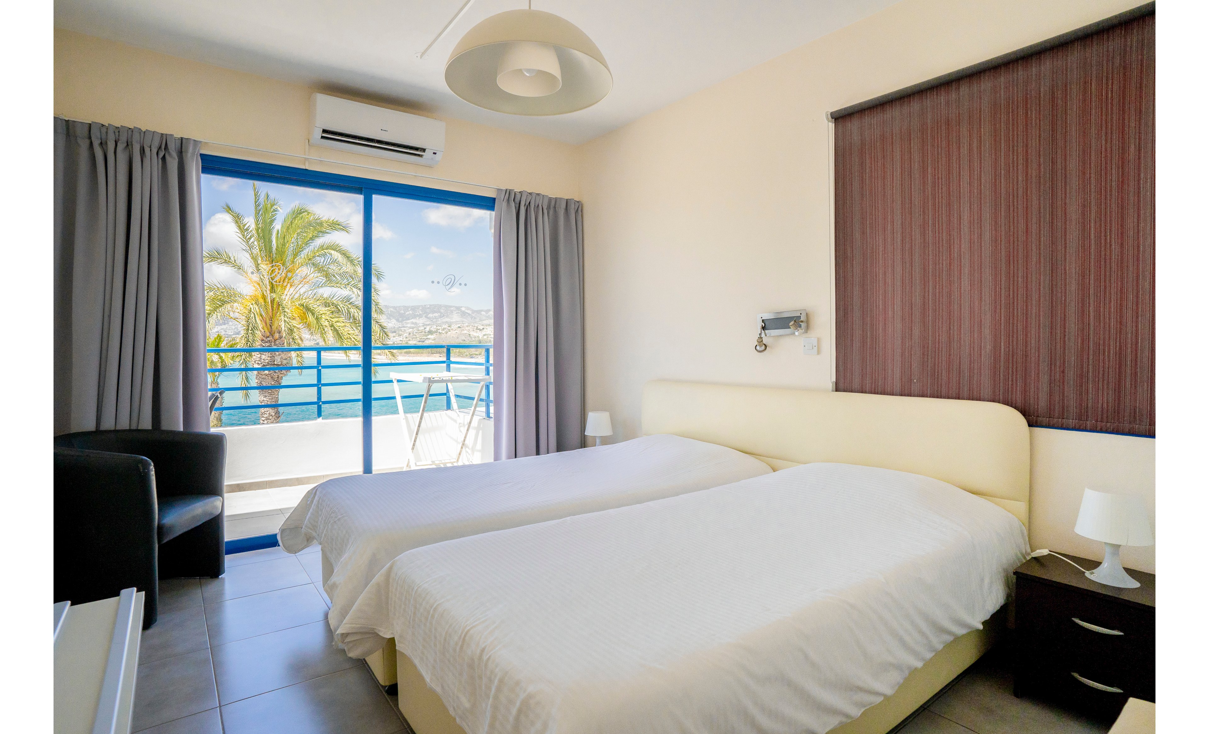 Vrachia Beach Hotel & Suites