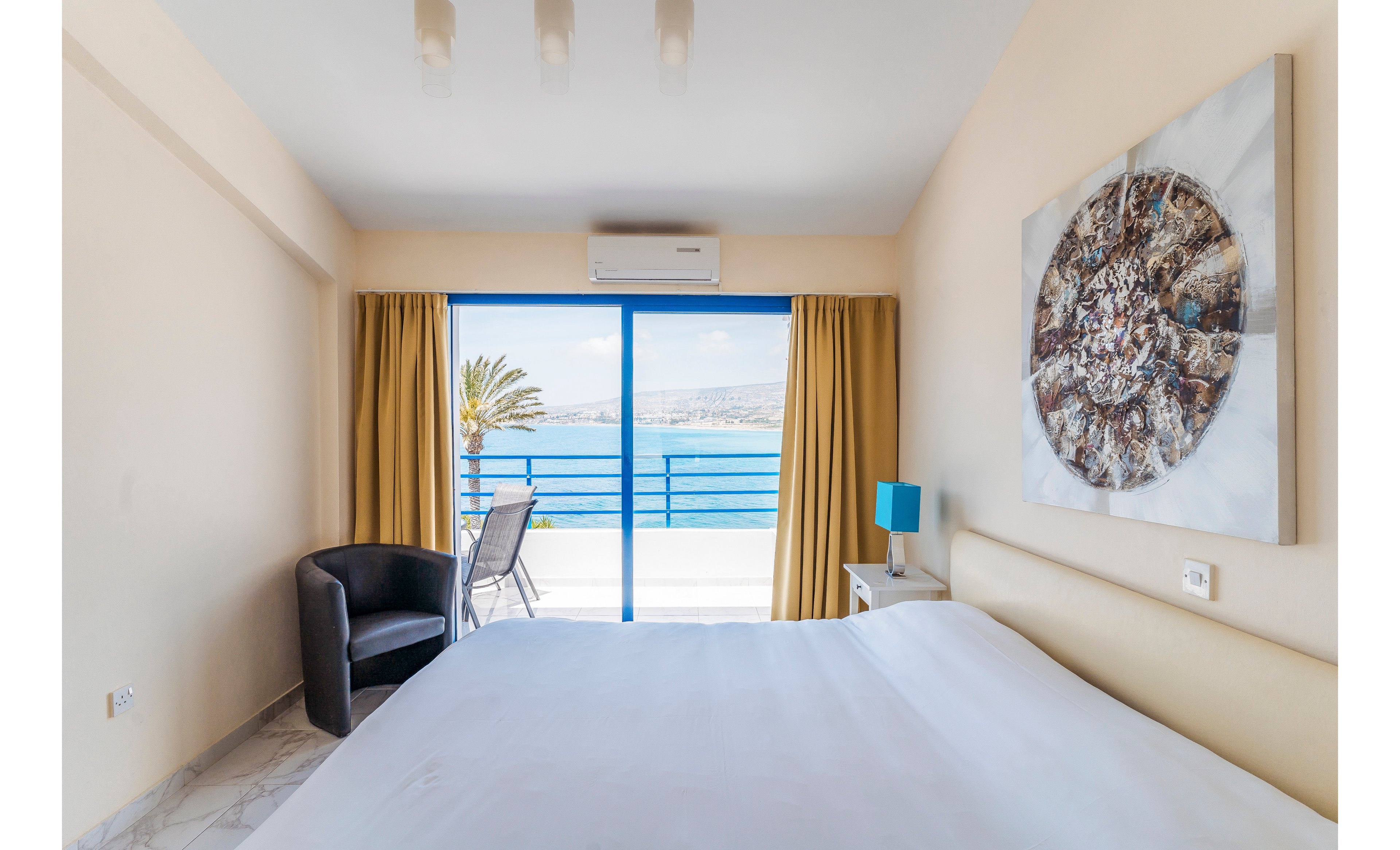 Vrachia Beach Hotel & Suites