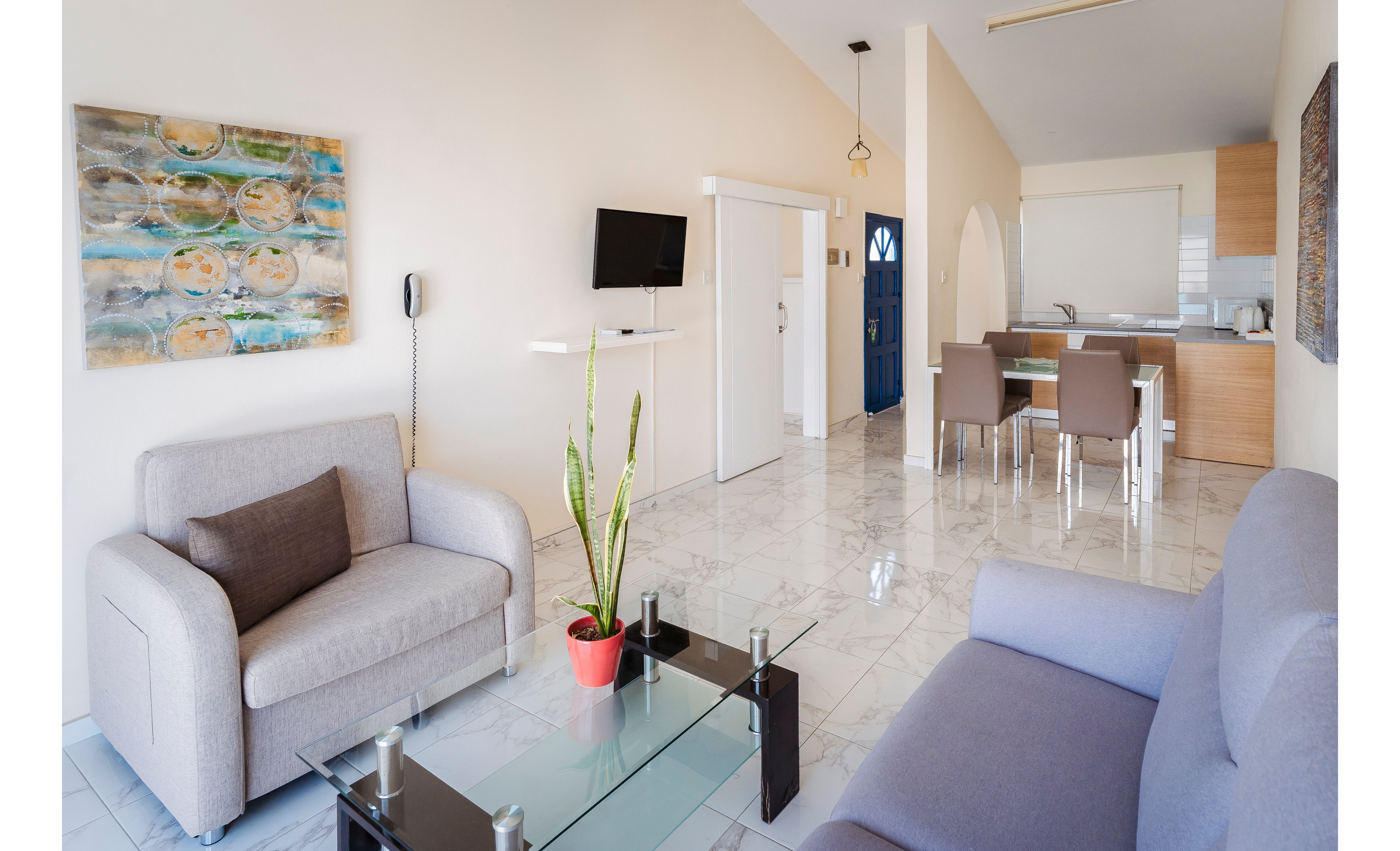 Vrachia Beach Hotel & Suites