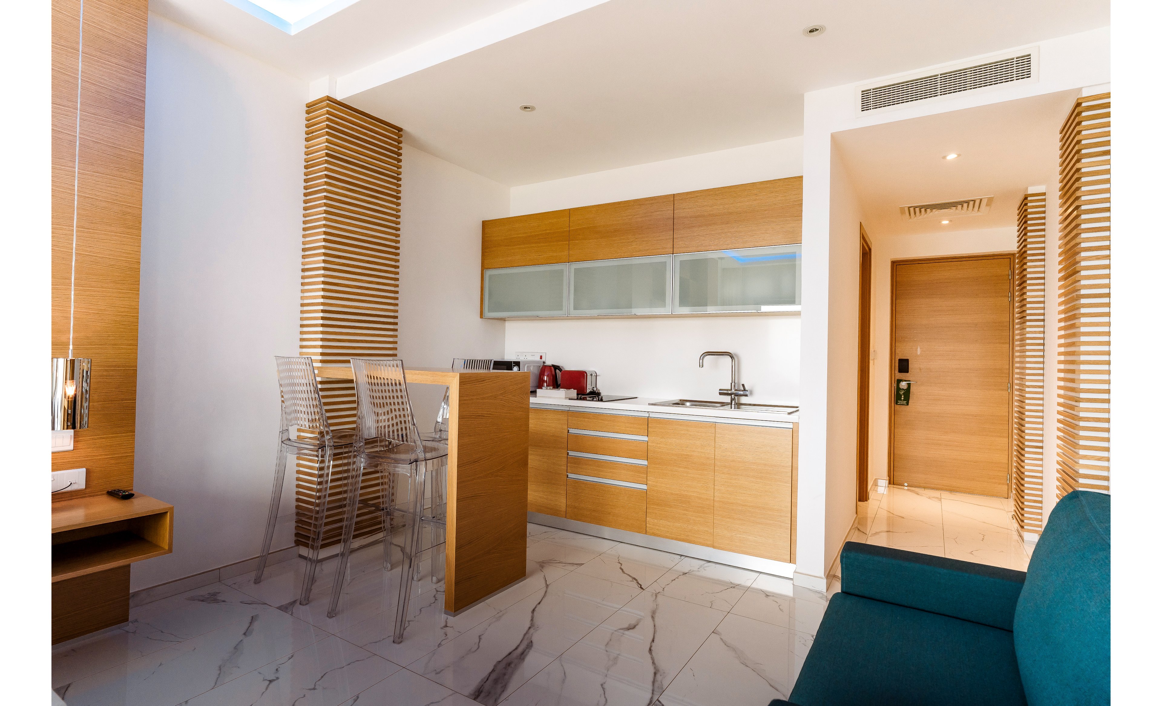 Vrachia Beach Hotel & Suites