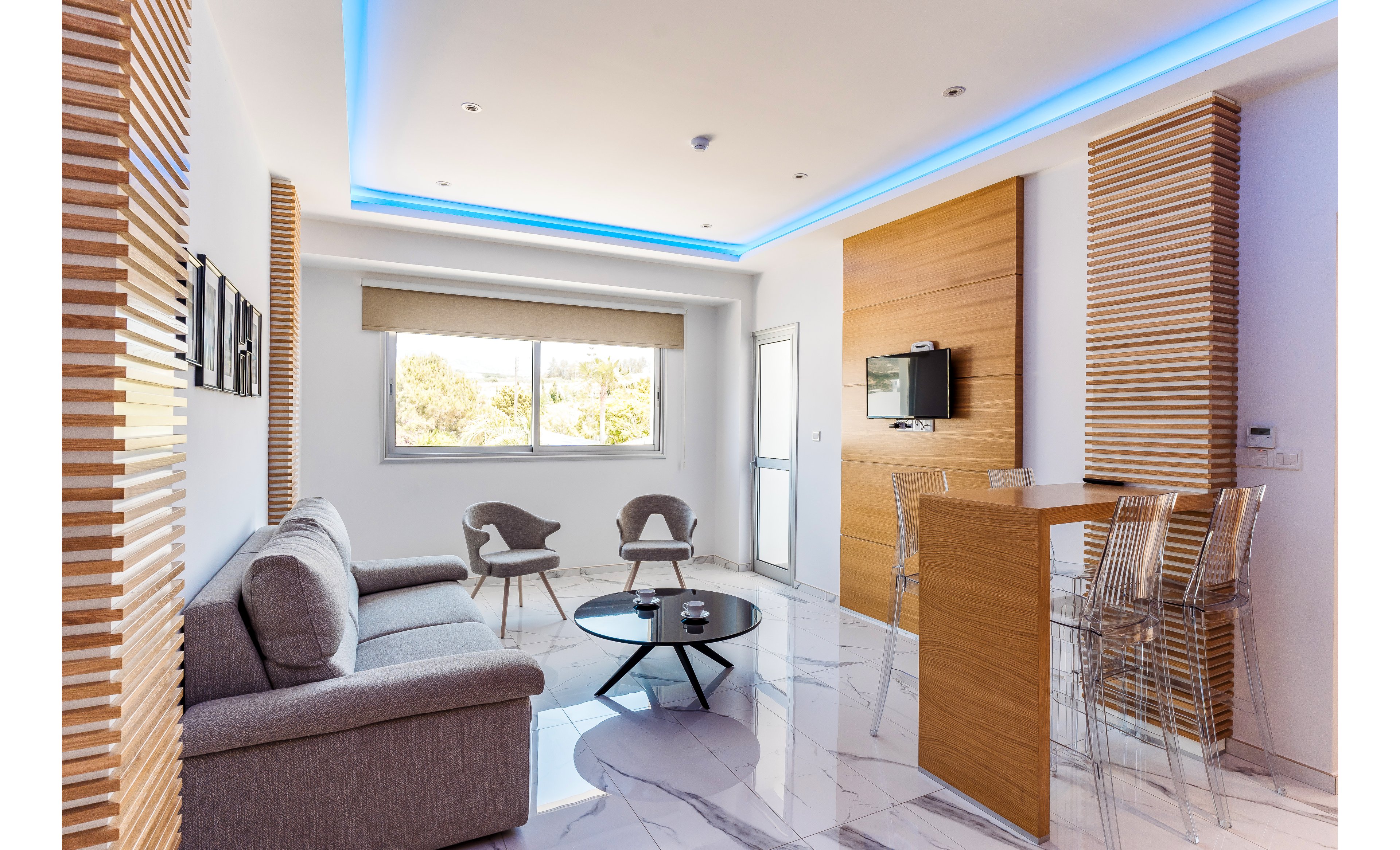 Vrachia Beach Hotel & Suites